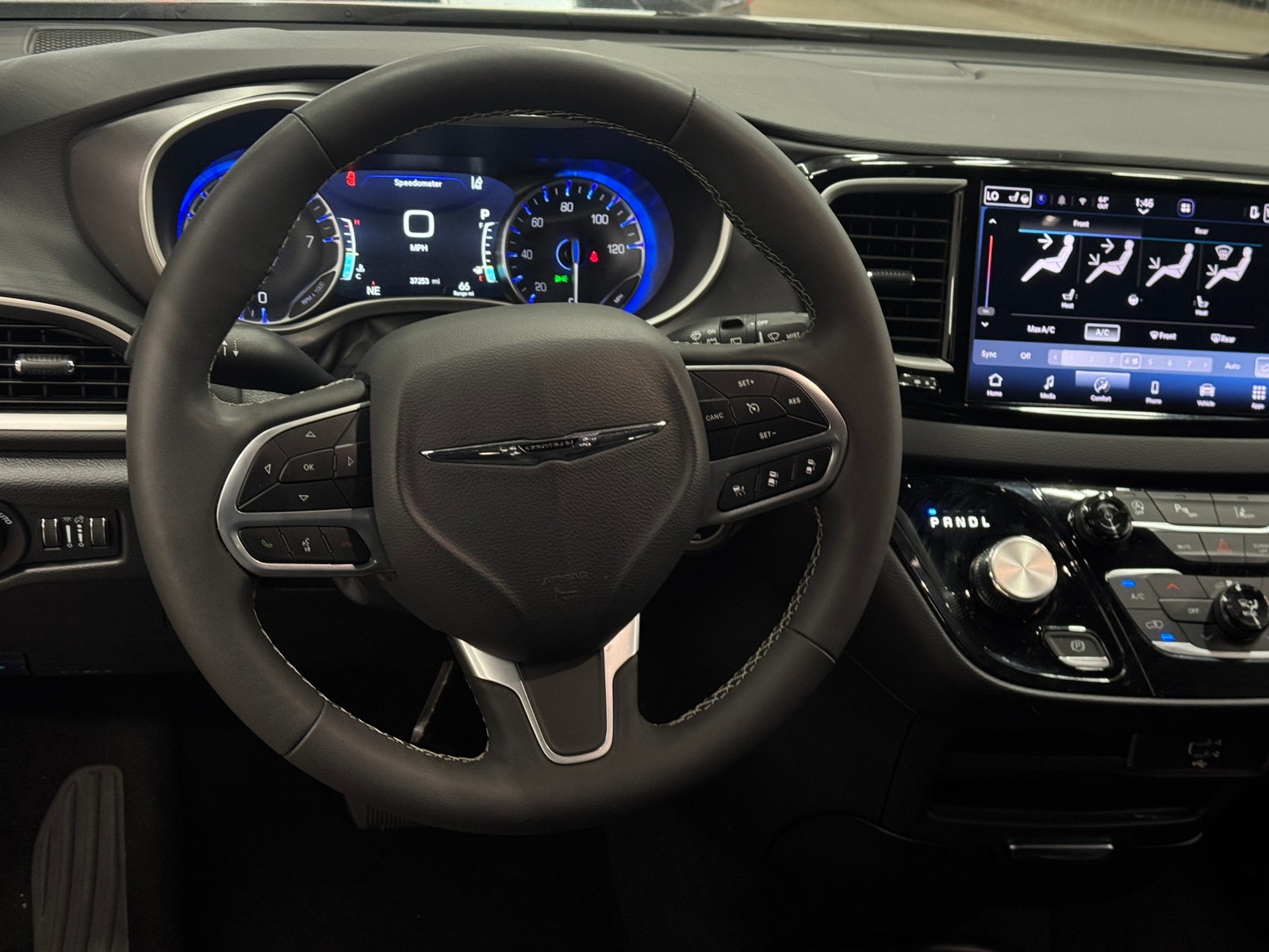 Thumbnail: 2026 Chrysler Pacifica - 4