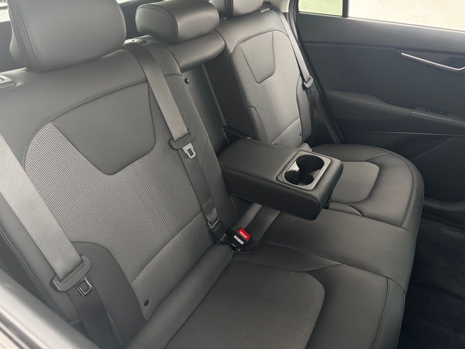 Thumbnail: 2024 Kia Niro - 6