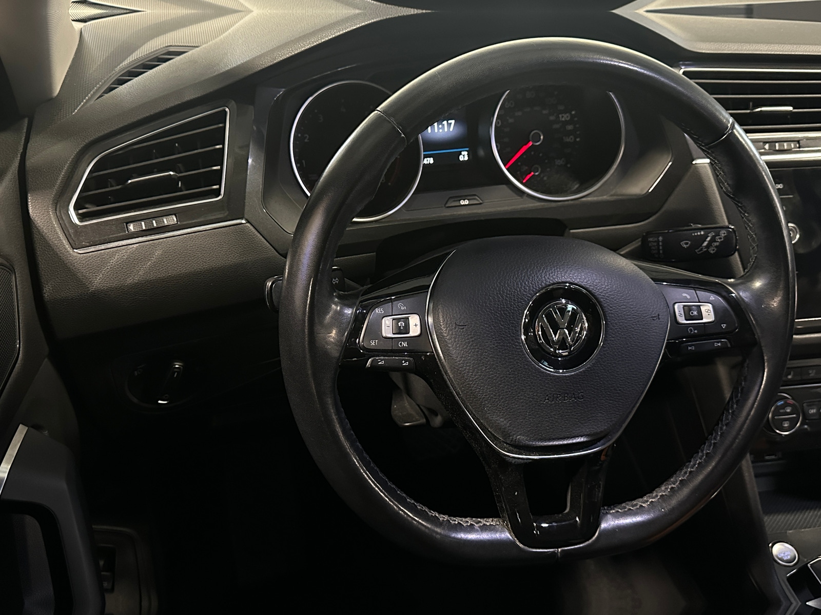 Thumbnail: 2018 Volkswagen Tiguan - 4