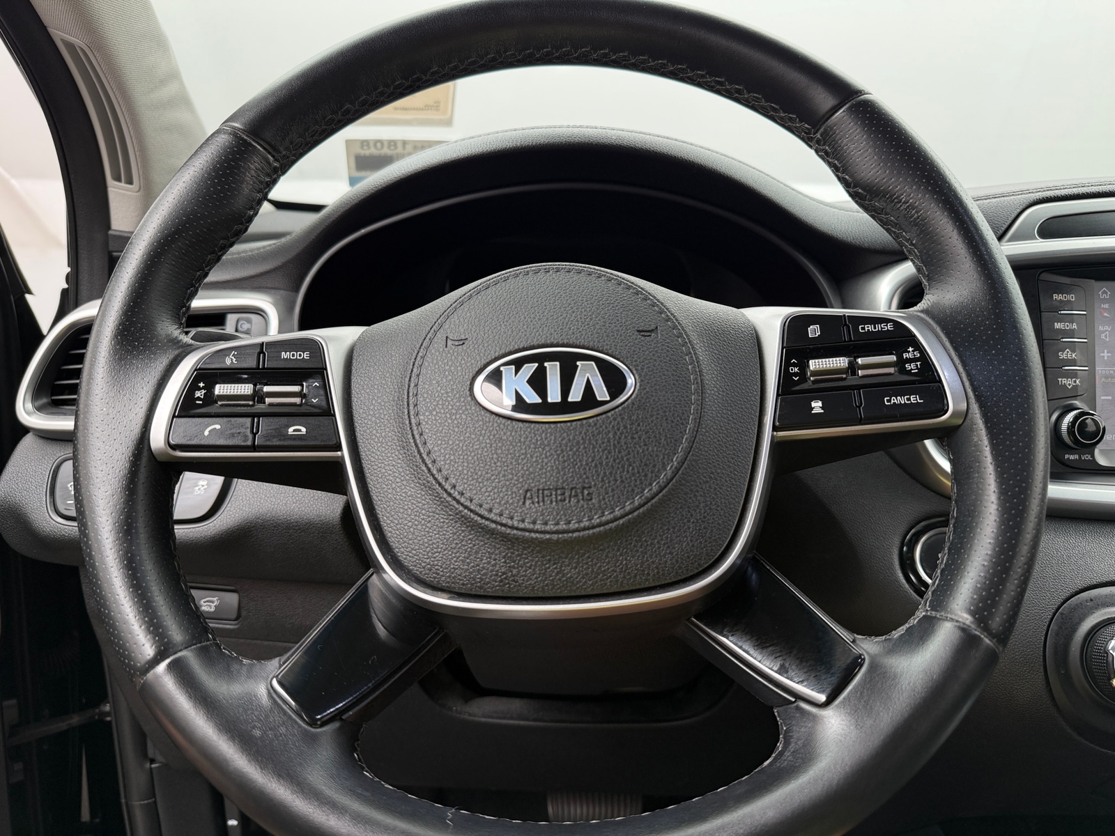Thumbnail: 2019 Kia Sorento - 4