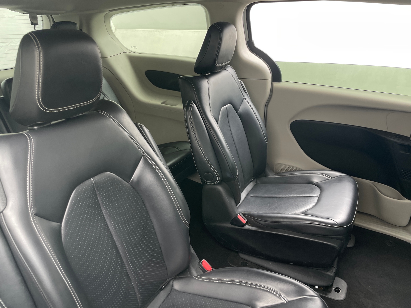 Thumbnail: 2023 Chrysler Pacifica - 5