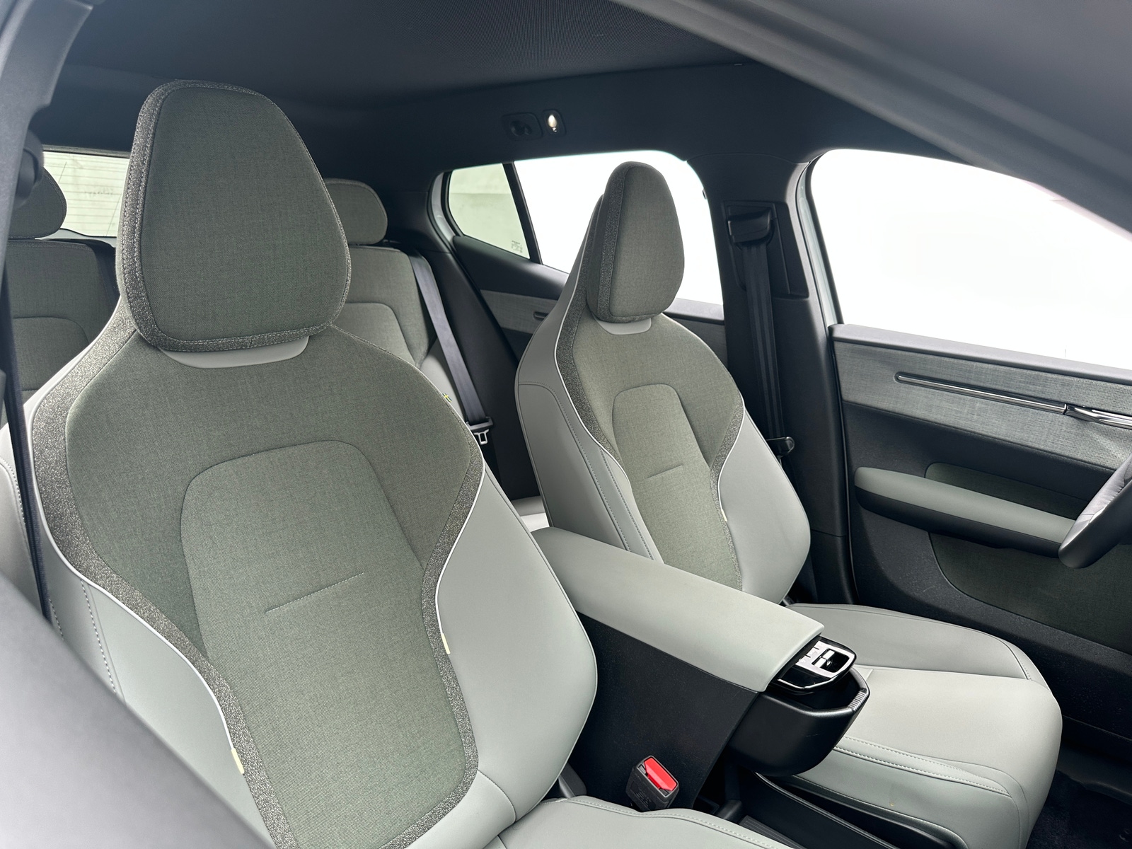 Thumbnail: 2025 Volvo EX30 - 2