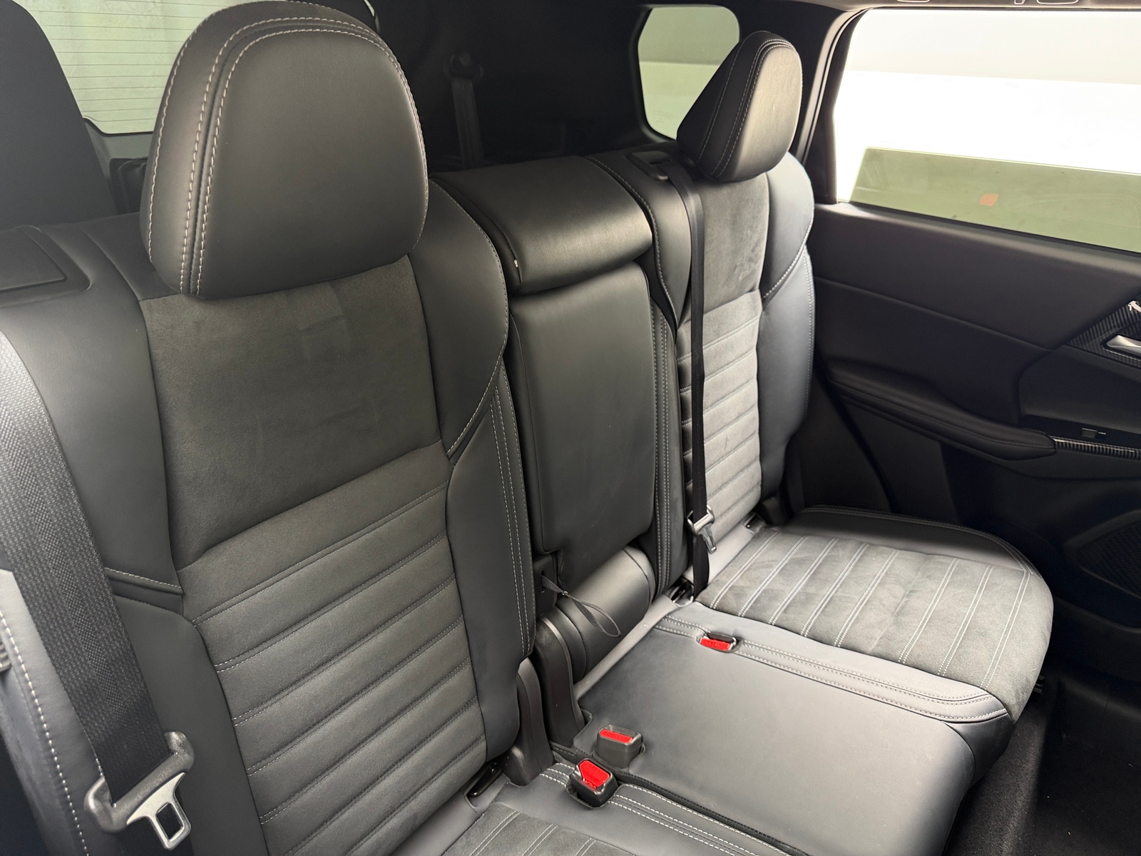 Thumbnail: 2024 Mitsubishi Outlander - 5