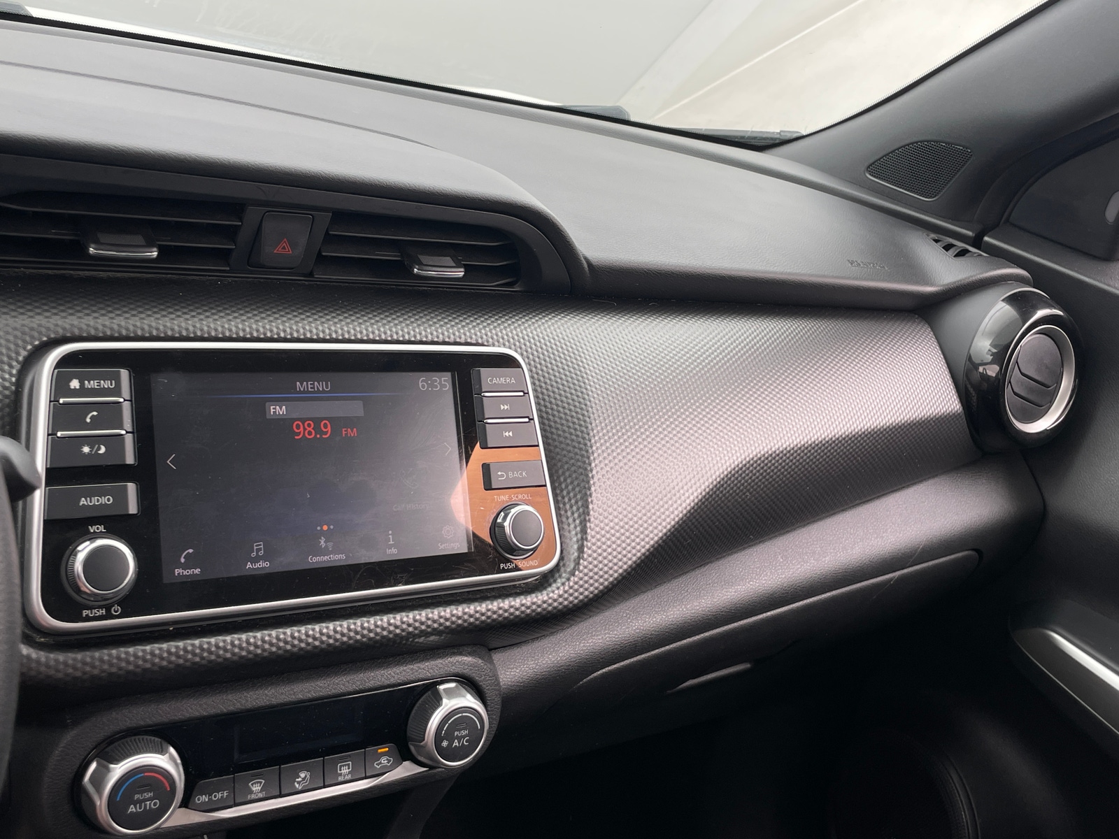 Thumbnail: 2019 Nissan Kicks - 4