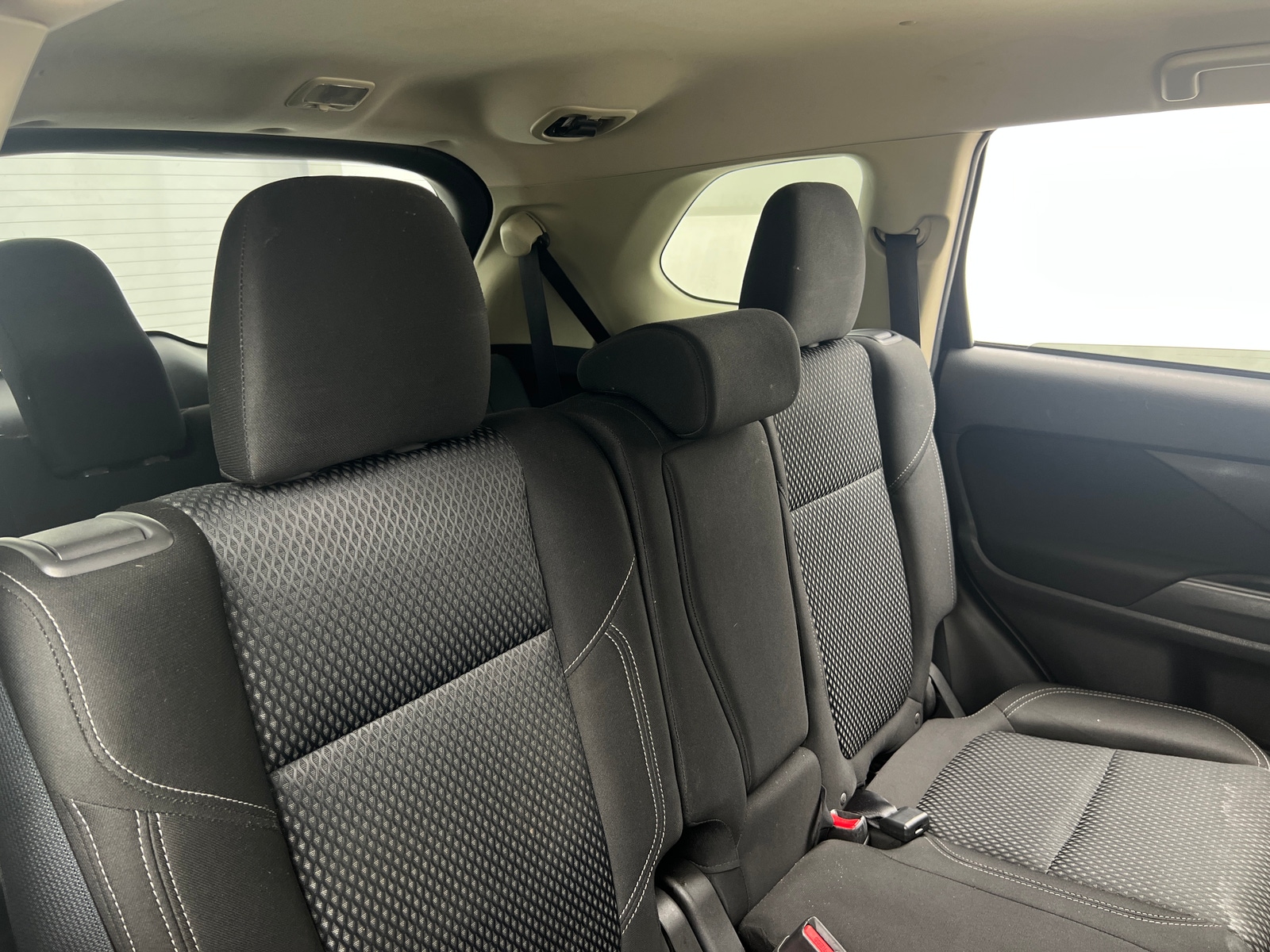 Thumbnail: 2020 Mitsubishi Outlander - 6