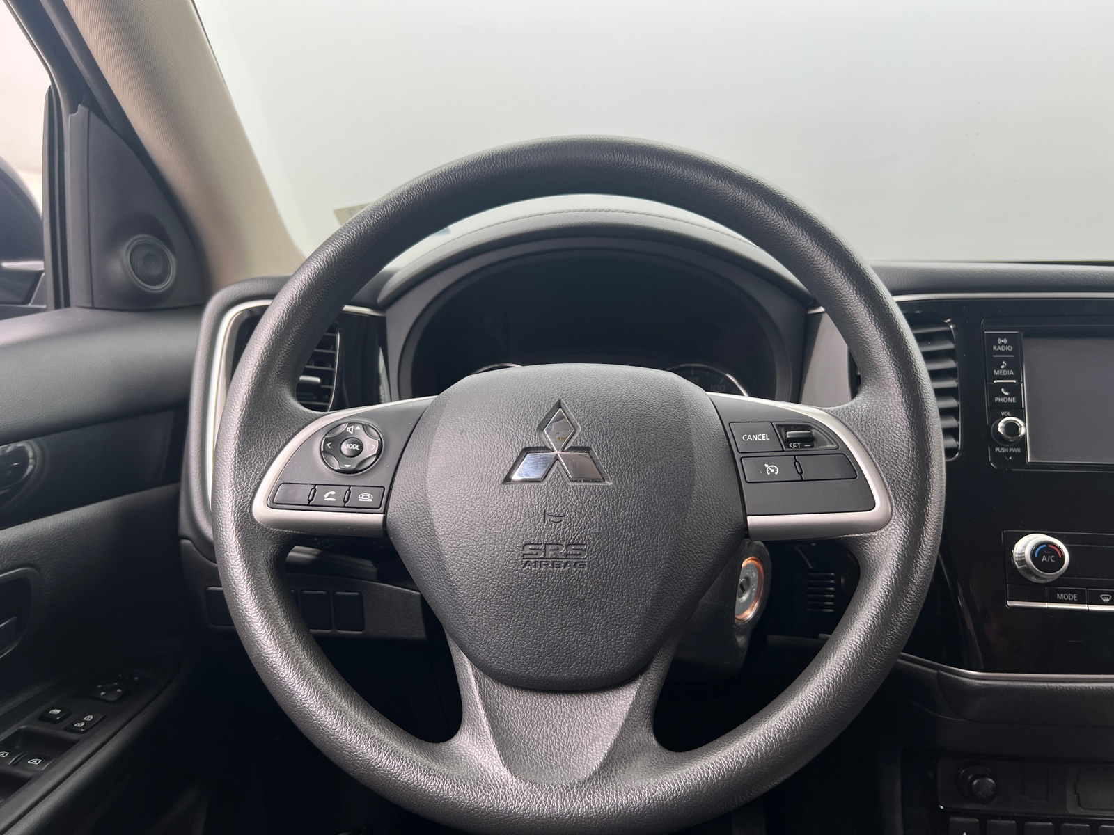 Thumbnail: 2020 Mitsubishi Outlander - 5