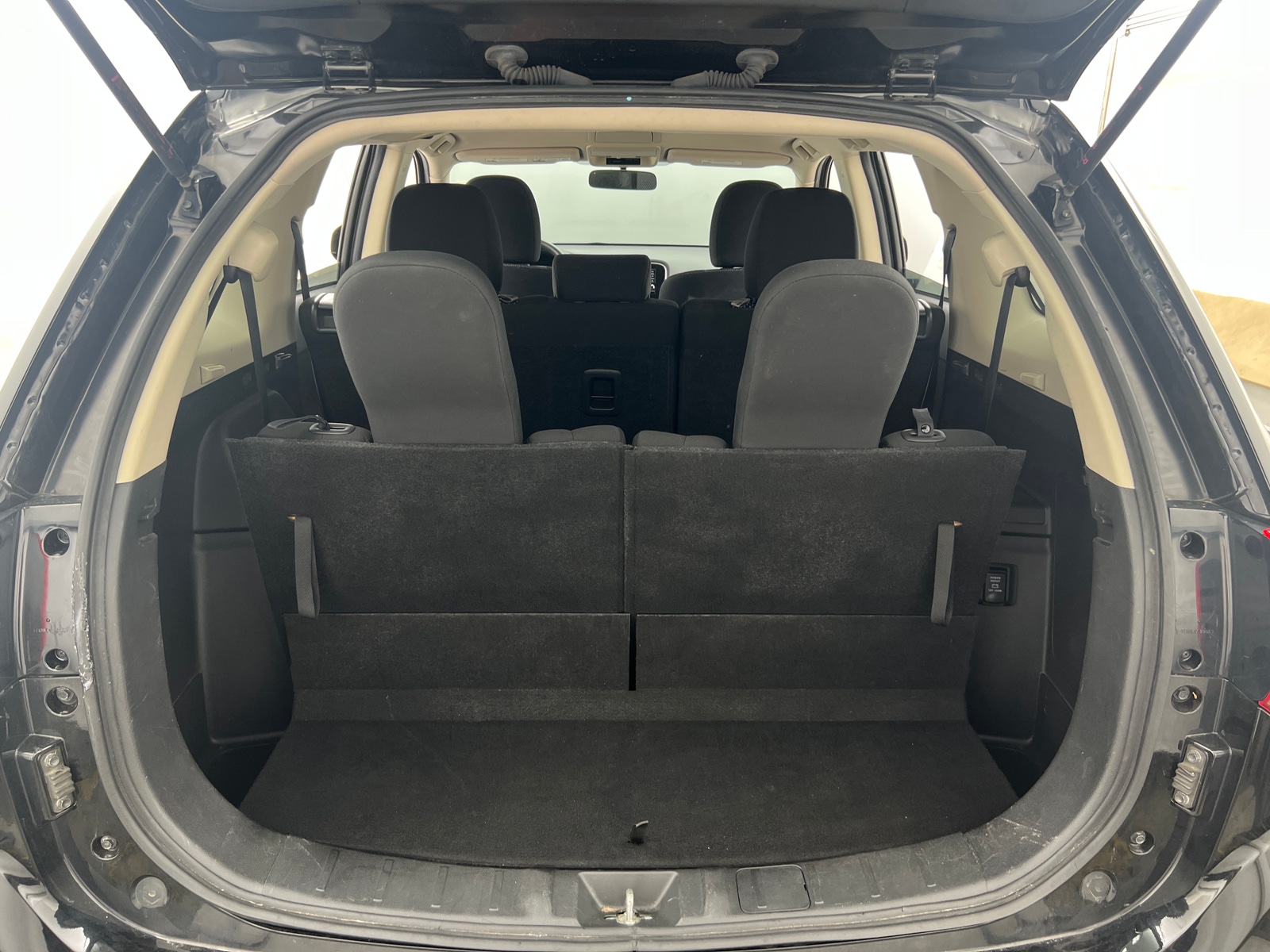 Thumbnail: 2020 Mitsubishi Outlander - 7