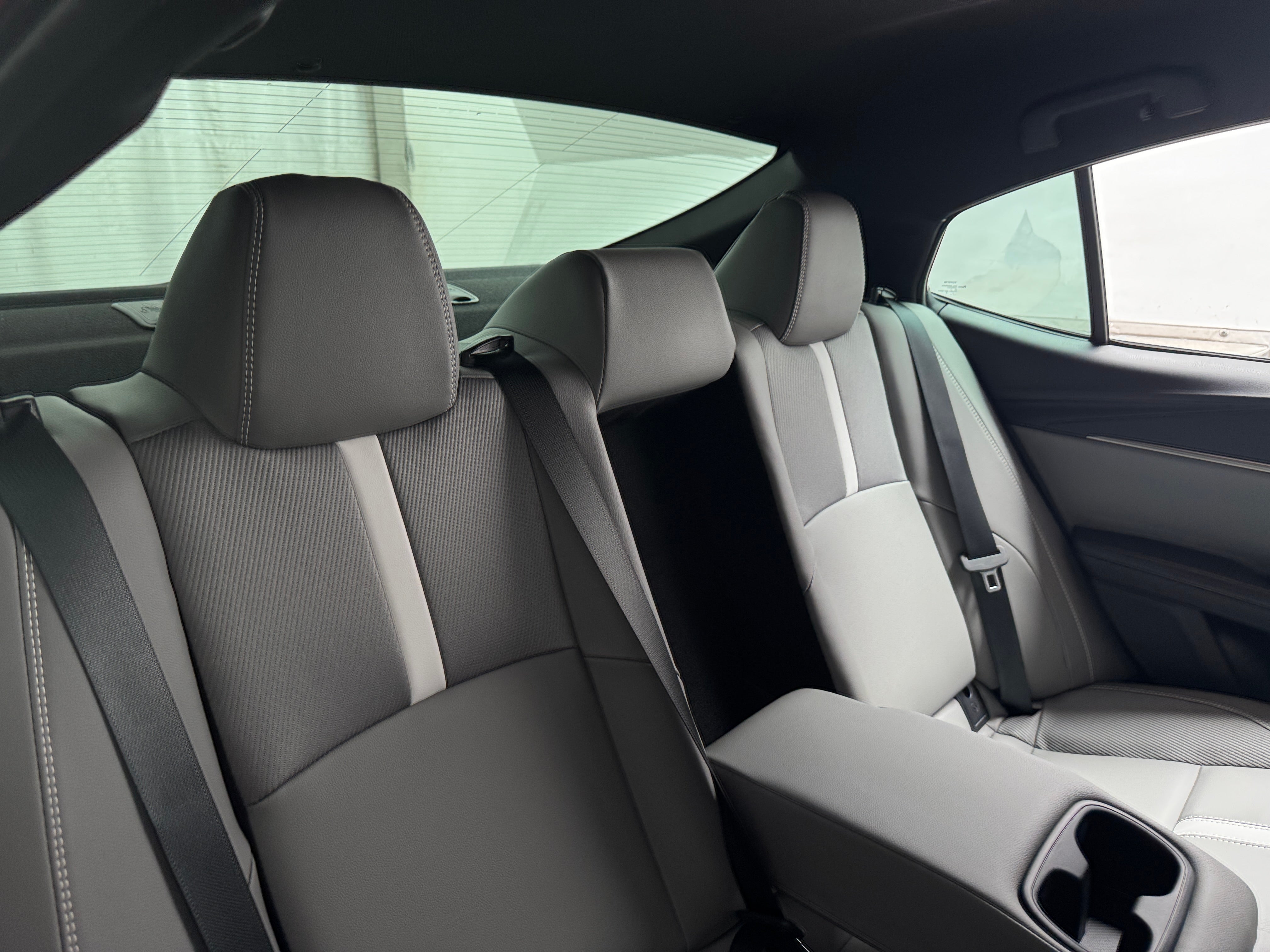 2025 Toyota Camry SE - Photo 4