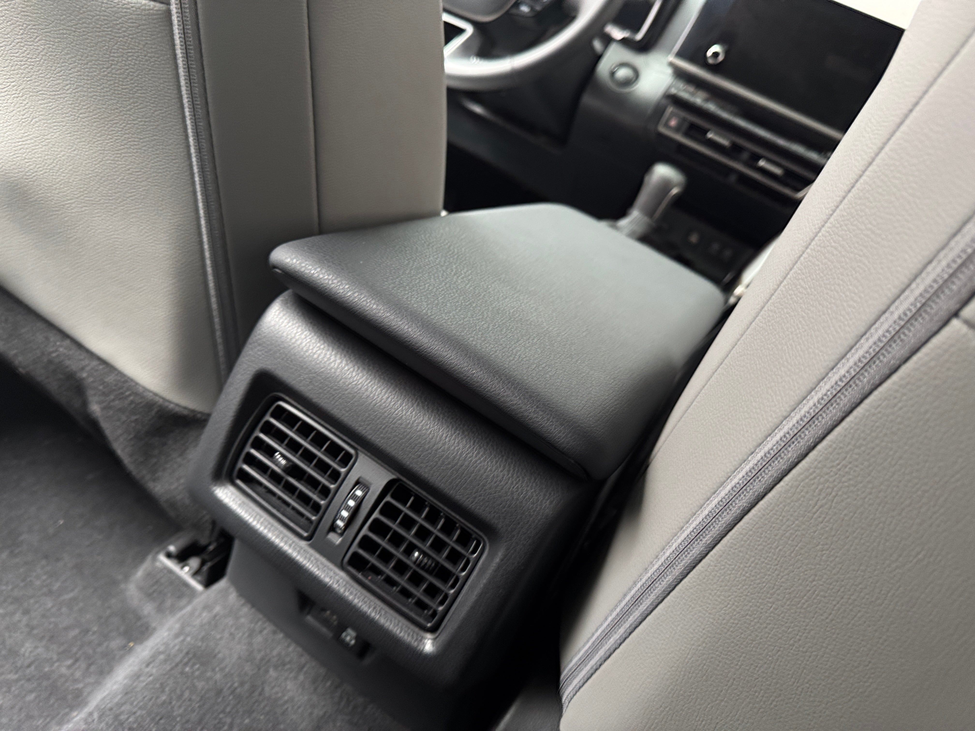 2025 Toyota Camry SE - Photo 5