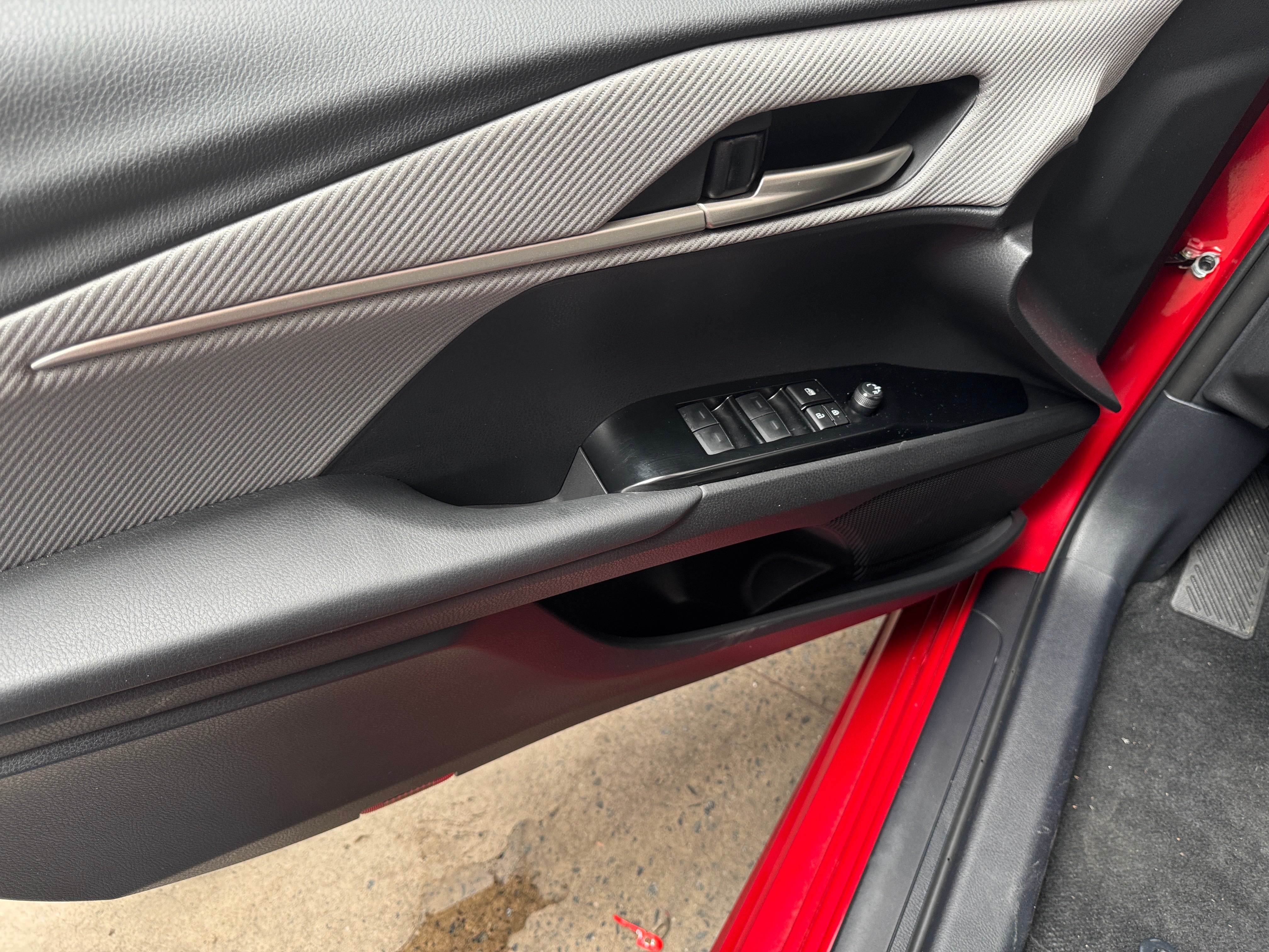 2025 Toyota Camry SE - Photo 8