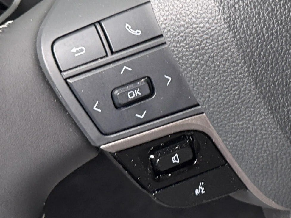2025 Toyota Camry SE - Photo 16