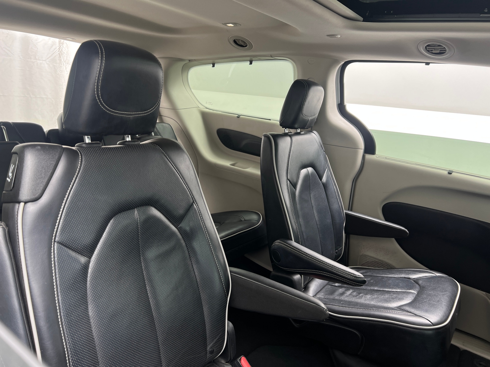 Thumbnail: 2023 Chrysler Pacifica - 5