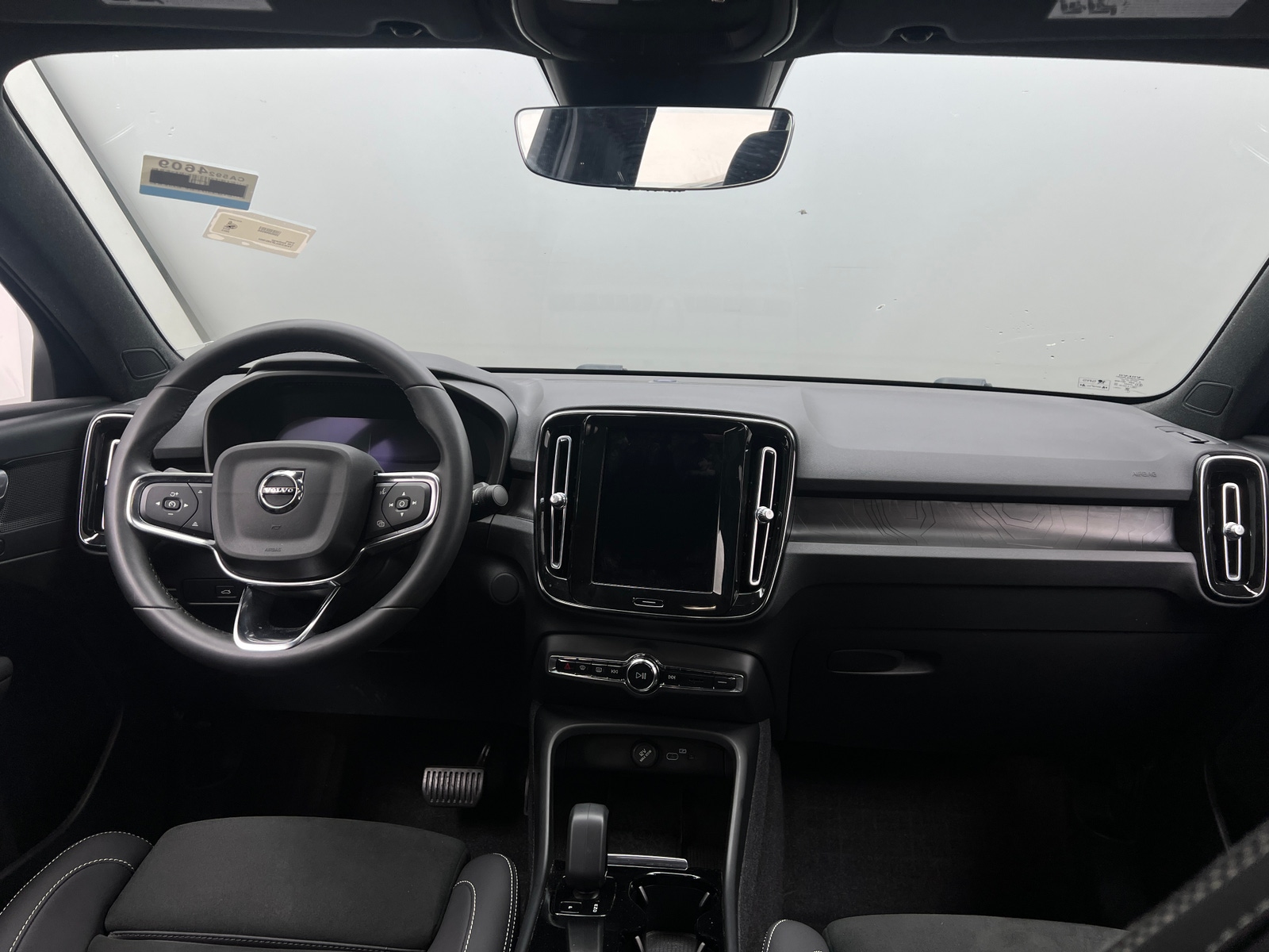 Thumbnail: 2023 Volvo C40 - 2