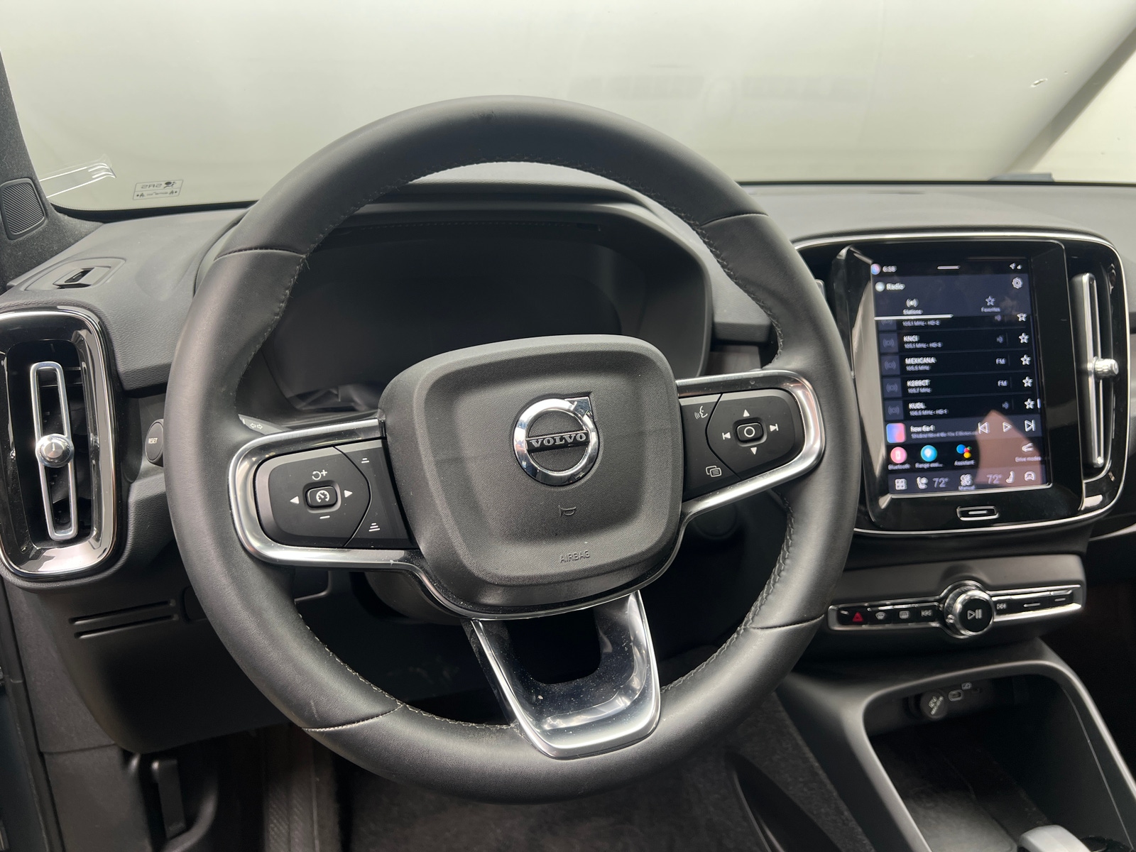 Thumbnail: 2023 Volvo C40 - 4