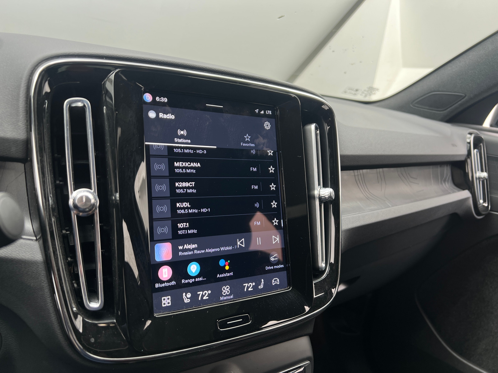 Thumbnail: 2023 Volvo C40 - 3
