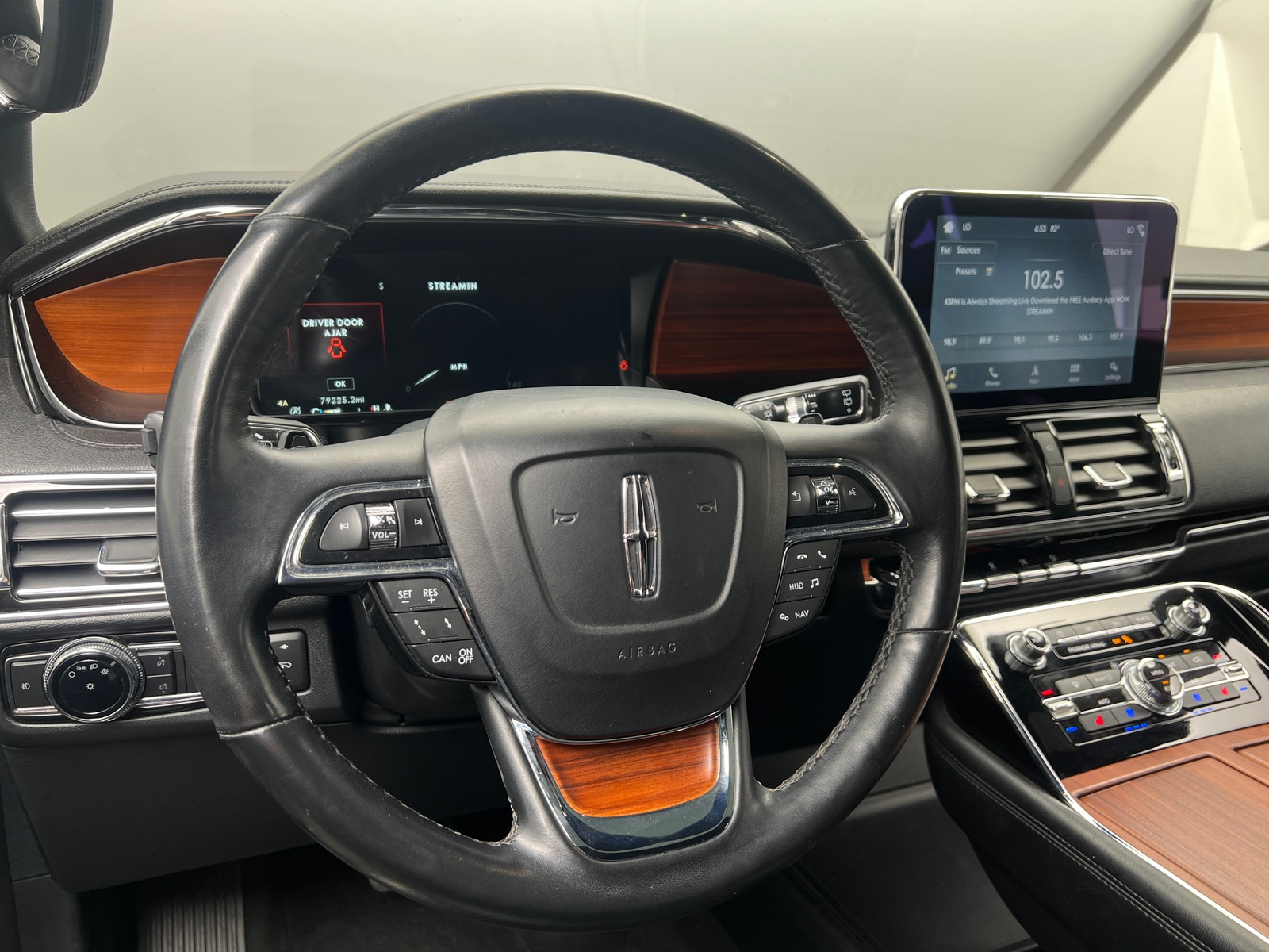 Thumbnail: 2018 Lincoln Navigator L - 4