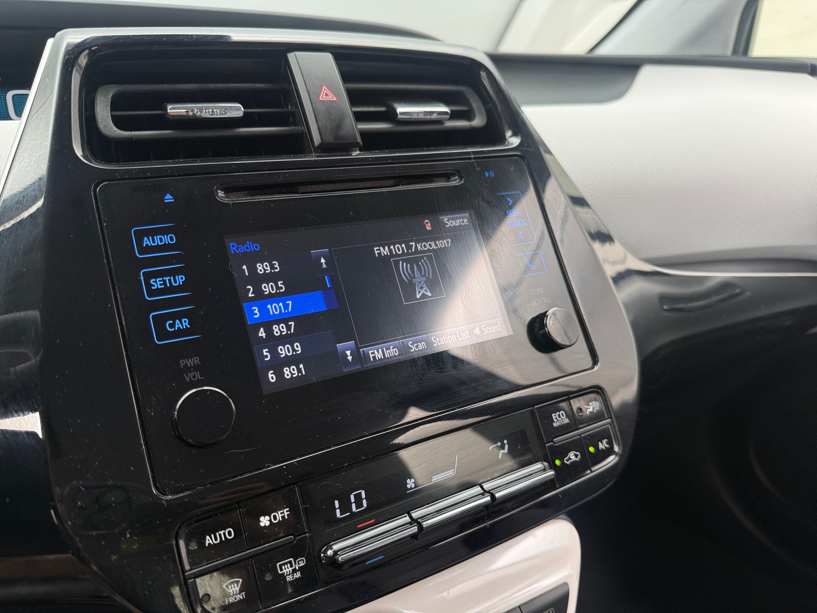 Thumbnail: 2017 Toyota Prius - 4