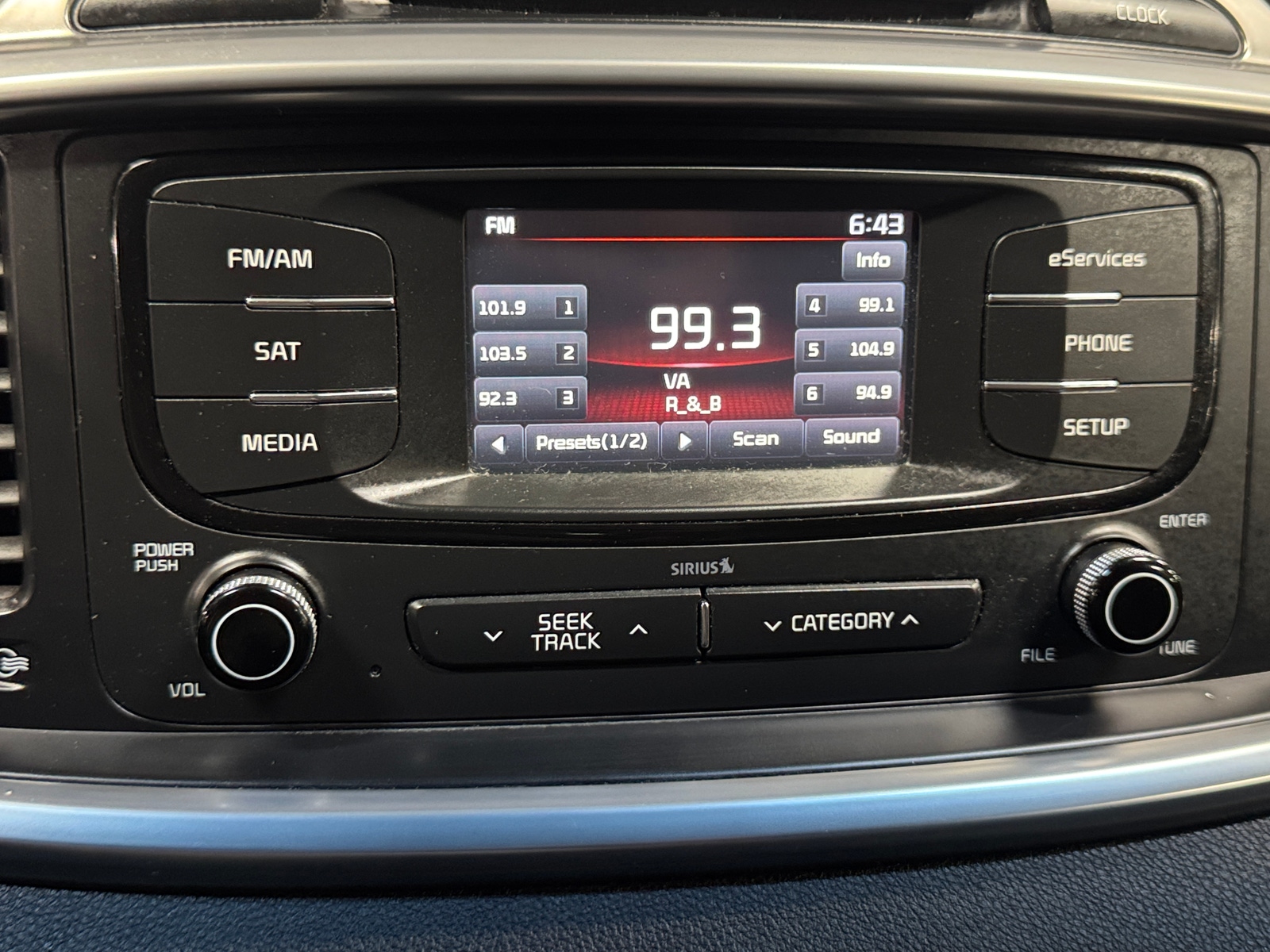 Thumbnail: 2016 Kia Sorento - 3
