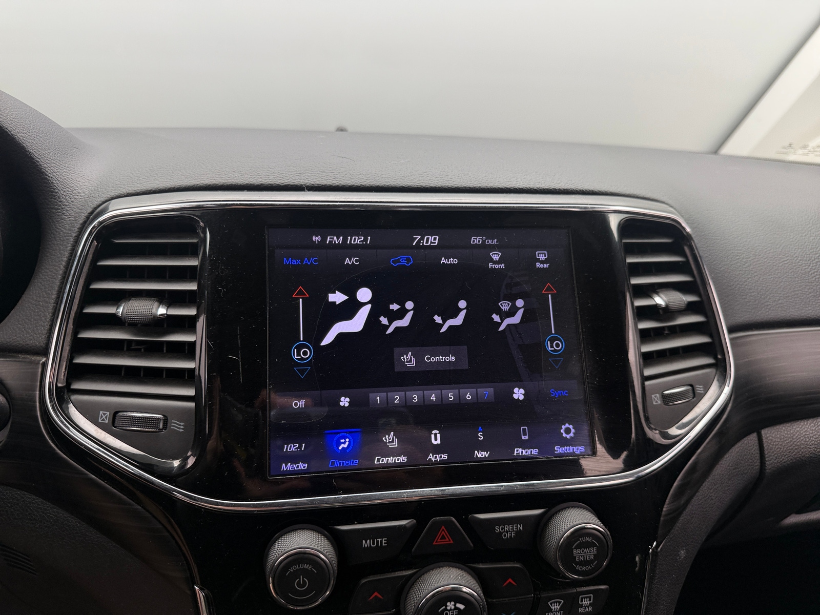 Thumbnail: 2020 Jeep Grand Cherokee - 4
