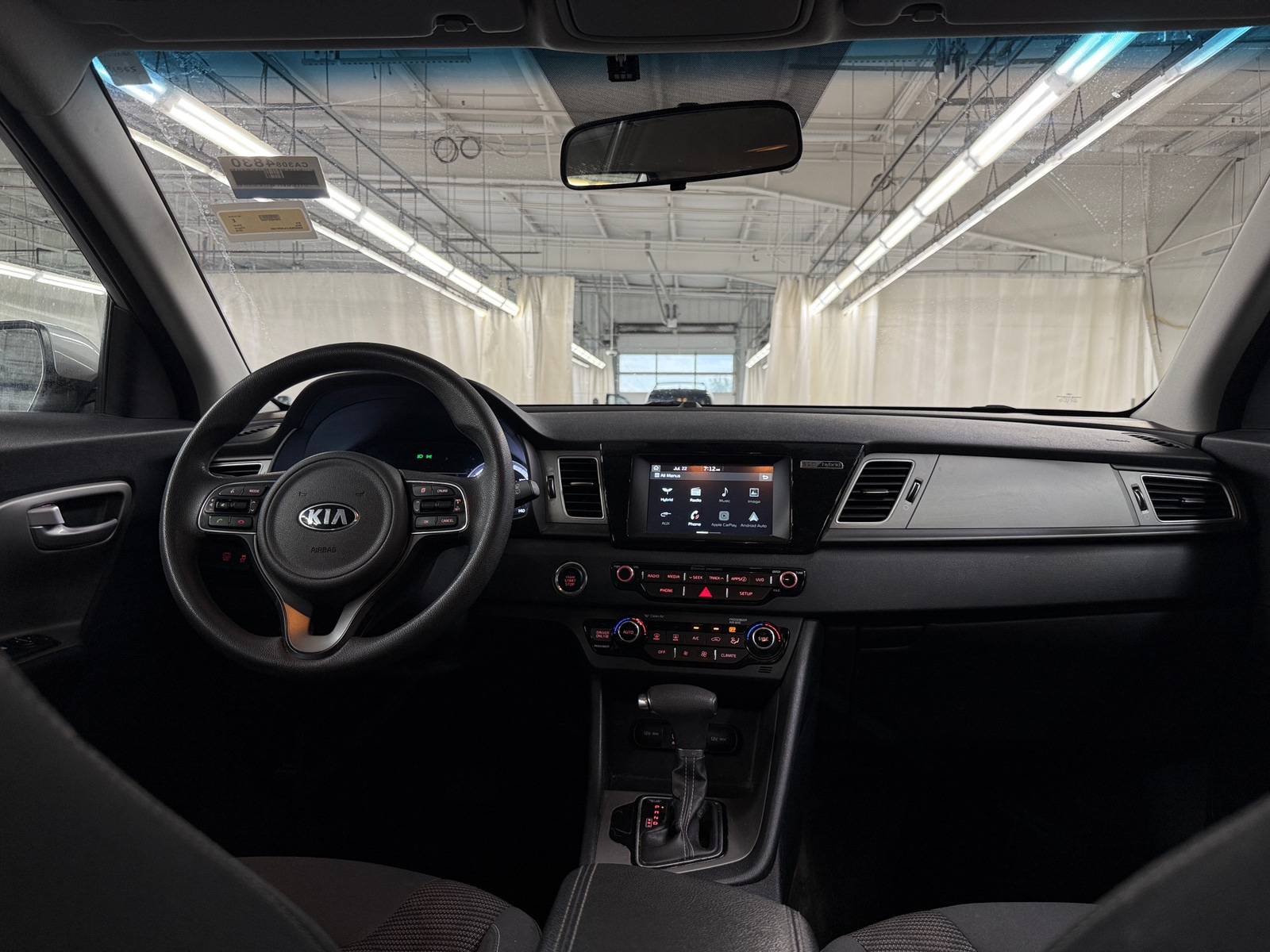 Thumbnail: 2018 Kia Niro - 3