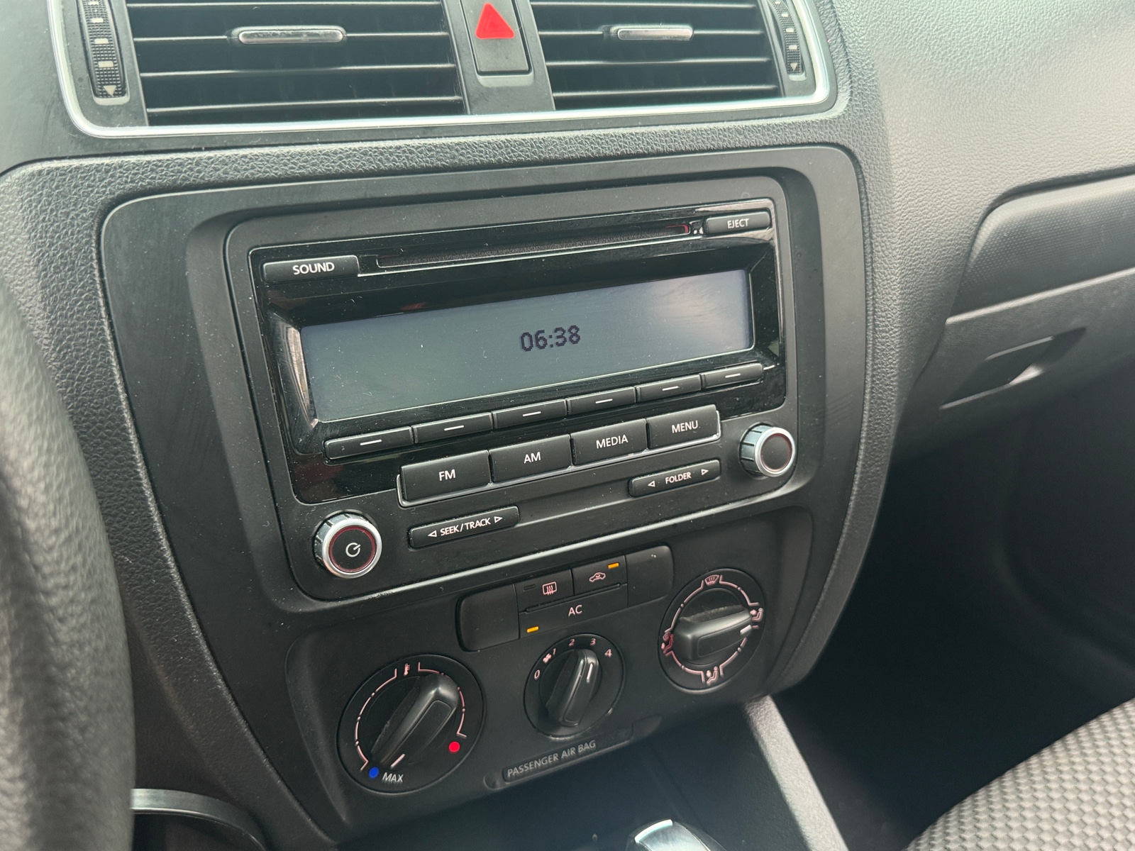 Thumbnail: 2011 Volkswagen Jetta - 4