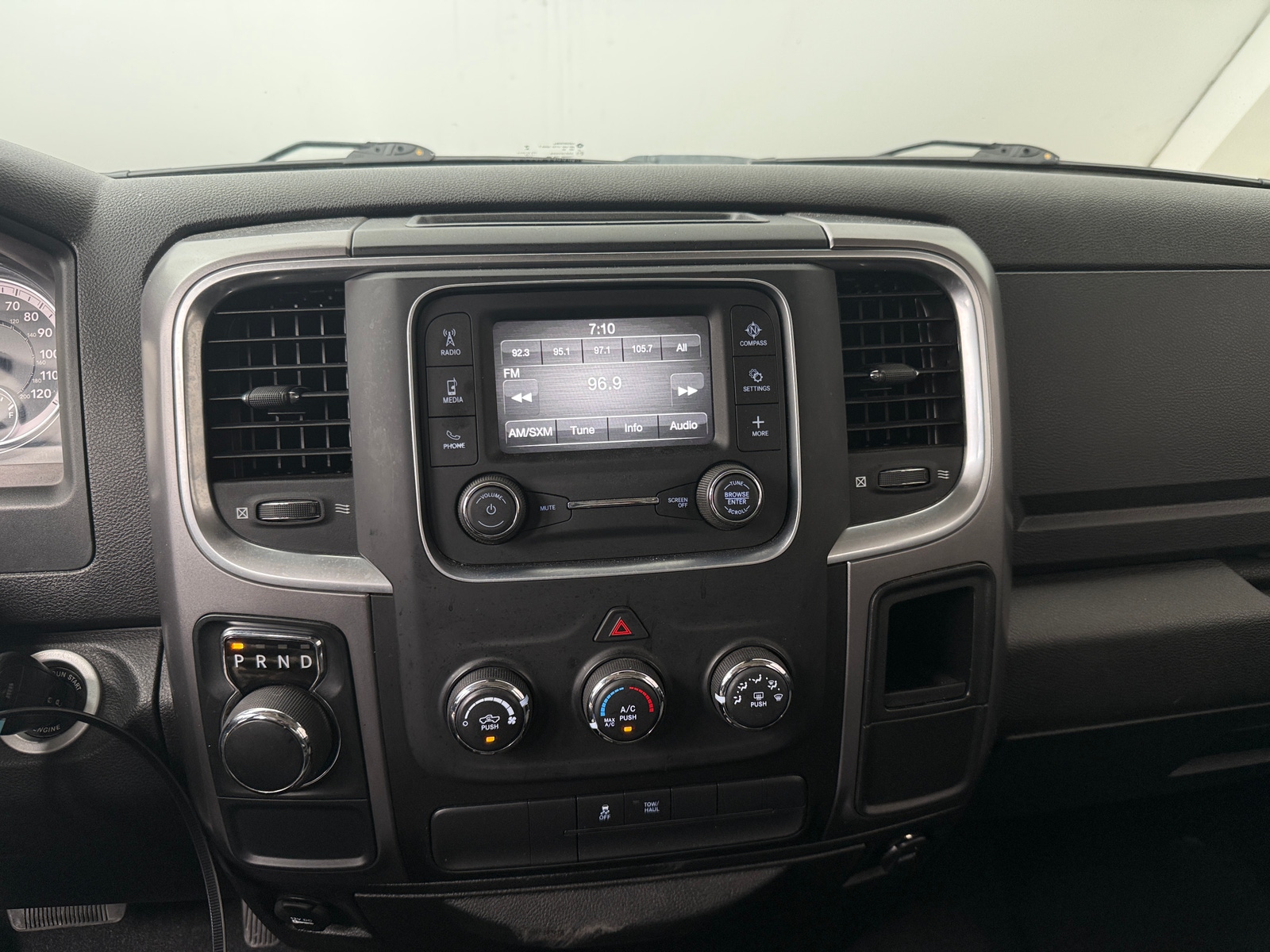 Thumbnail: 2022 RAM 1500 Classic - 4