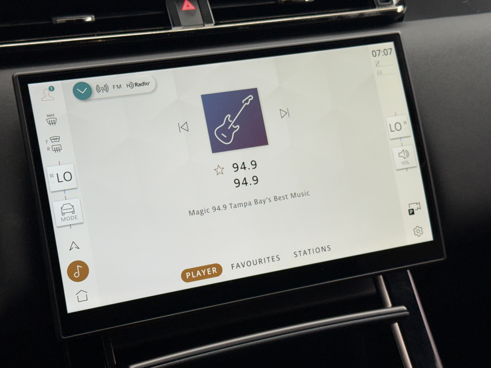 Thumbnail: 2025 Land Rover Range Rover Velar - 3
