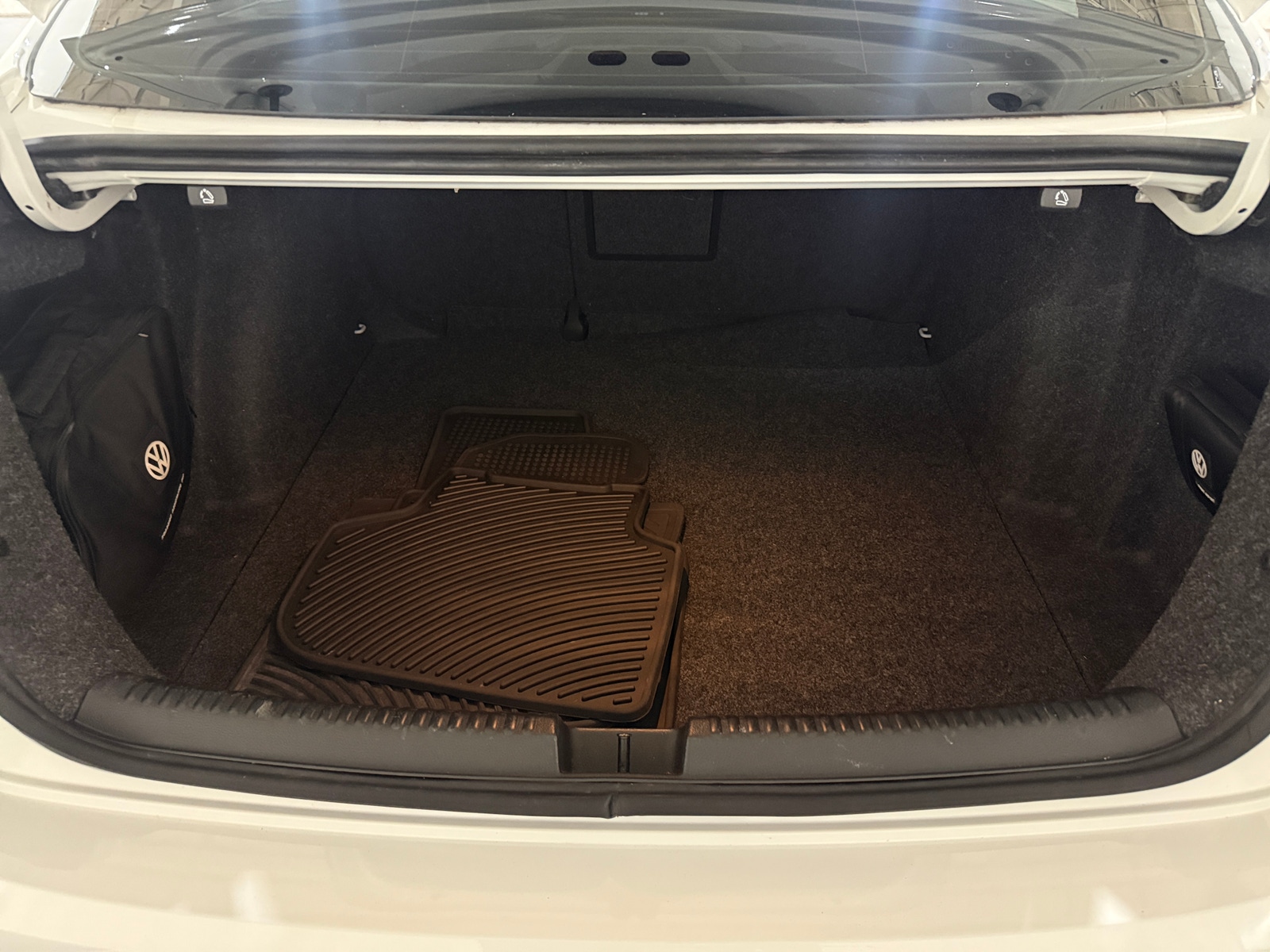 Thumbnail: 2017 Volkswagen Jetta - 6