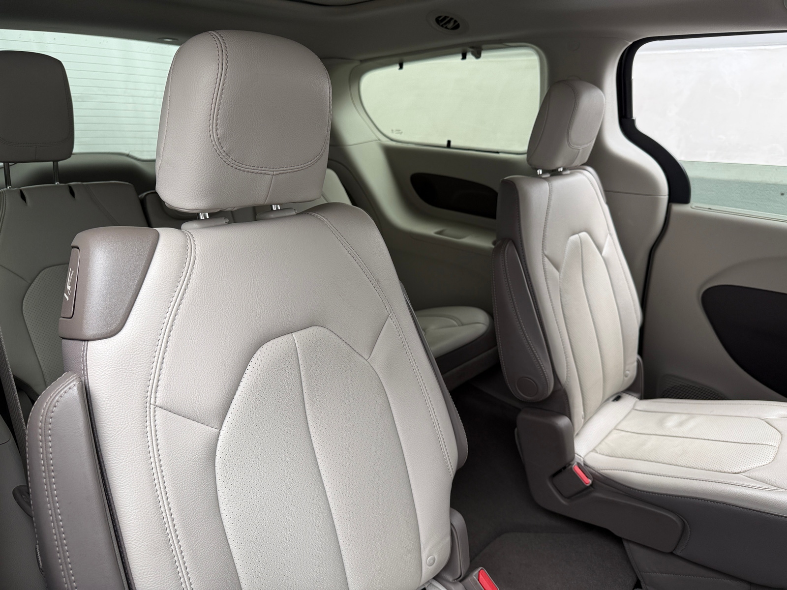 Thumbnail: 2018 Chrysler Pacifica - 5