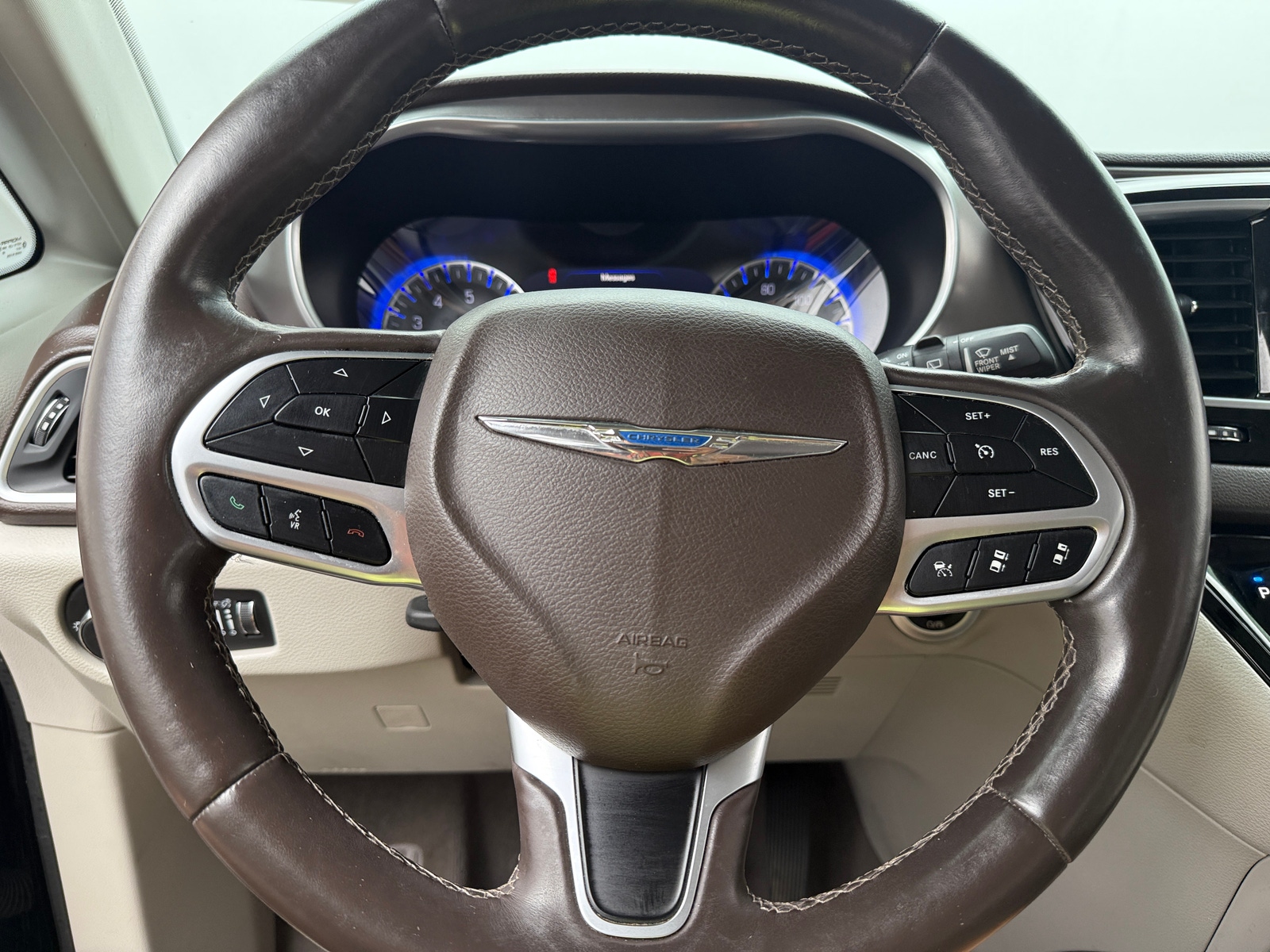 Thumbnail: 2018 Chrysler Pacifica - 4