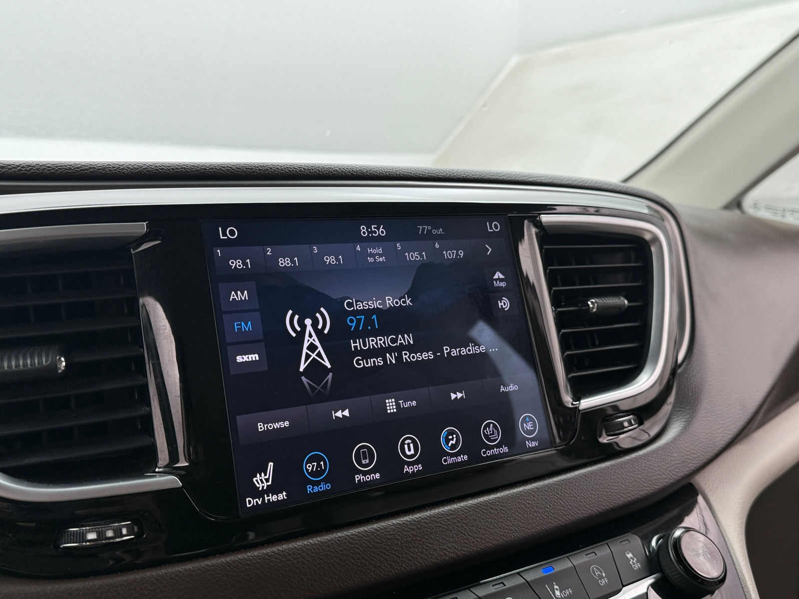 Thumbnail: 2018 Chrysler Pacifica - 3