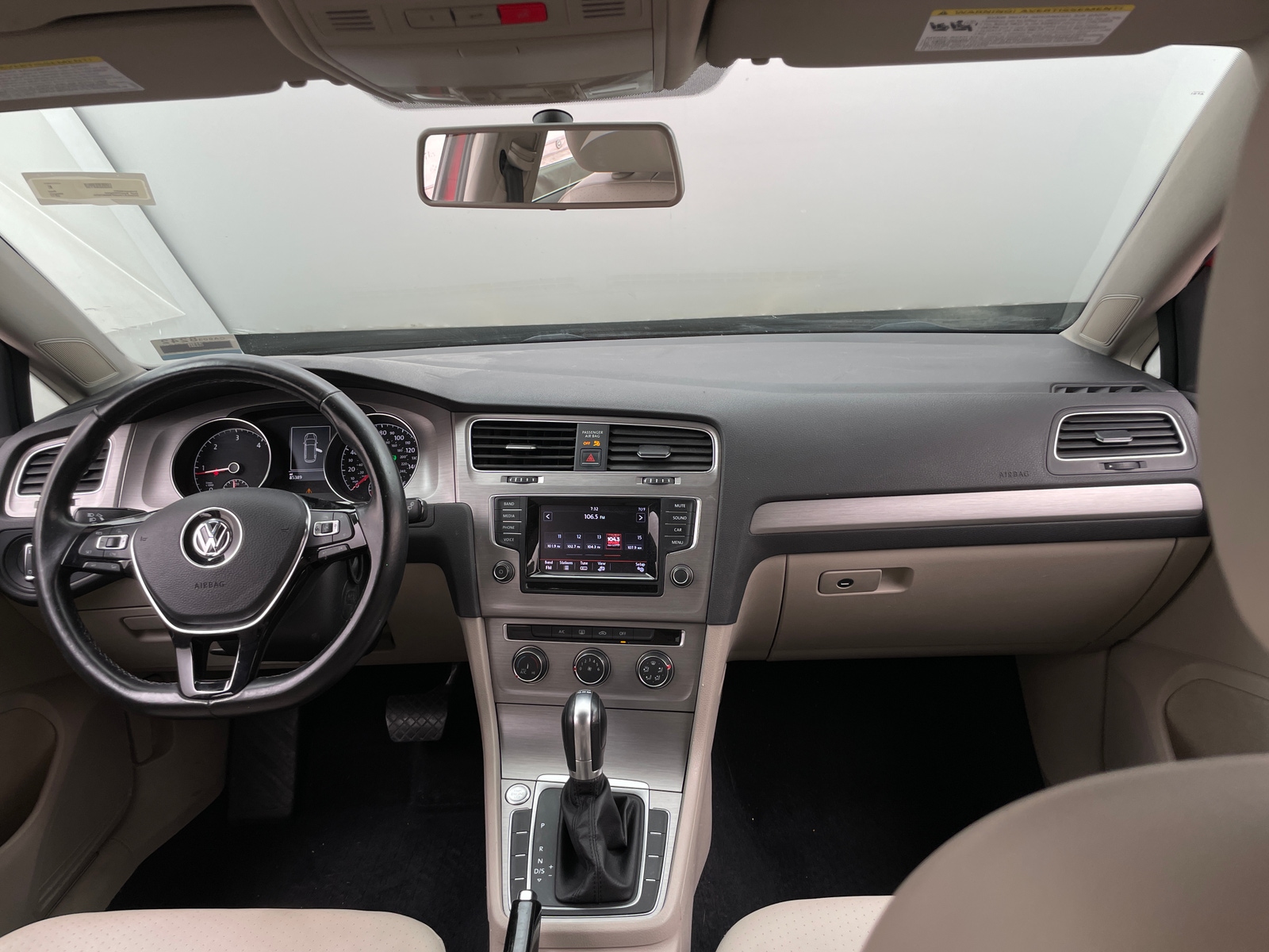 Thumbnail: 2015 Volkswagen e-Golf - 2
