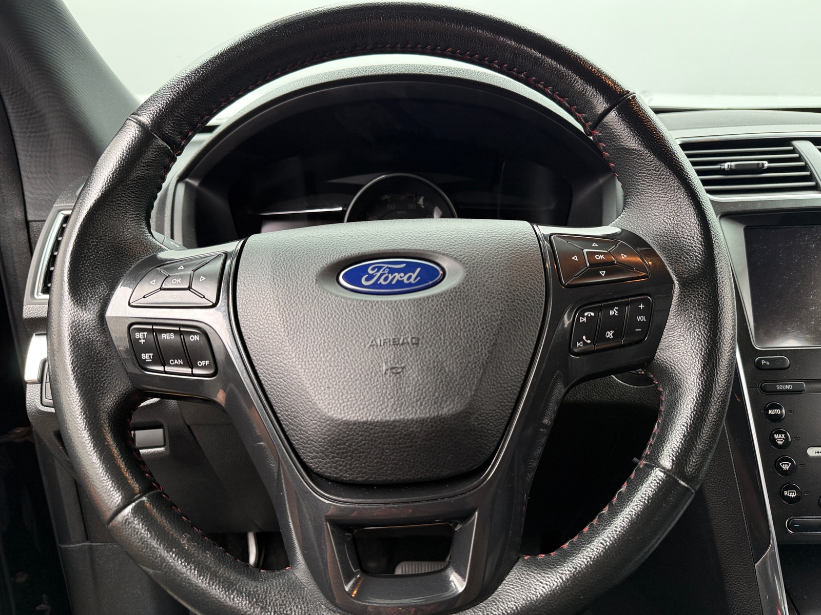 Thumbnail: 2019 Ford Explorer - 4