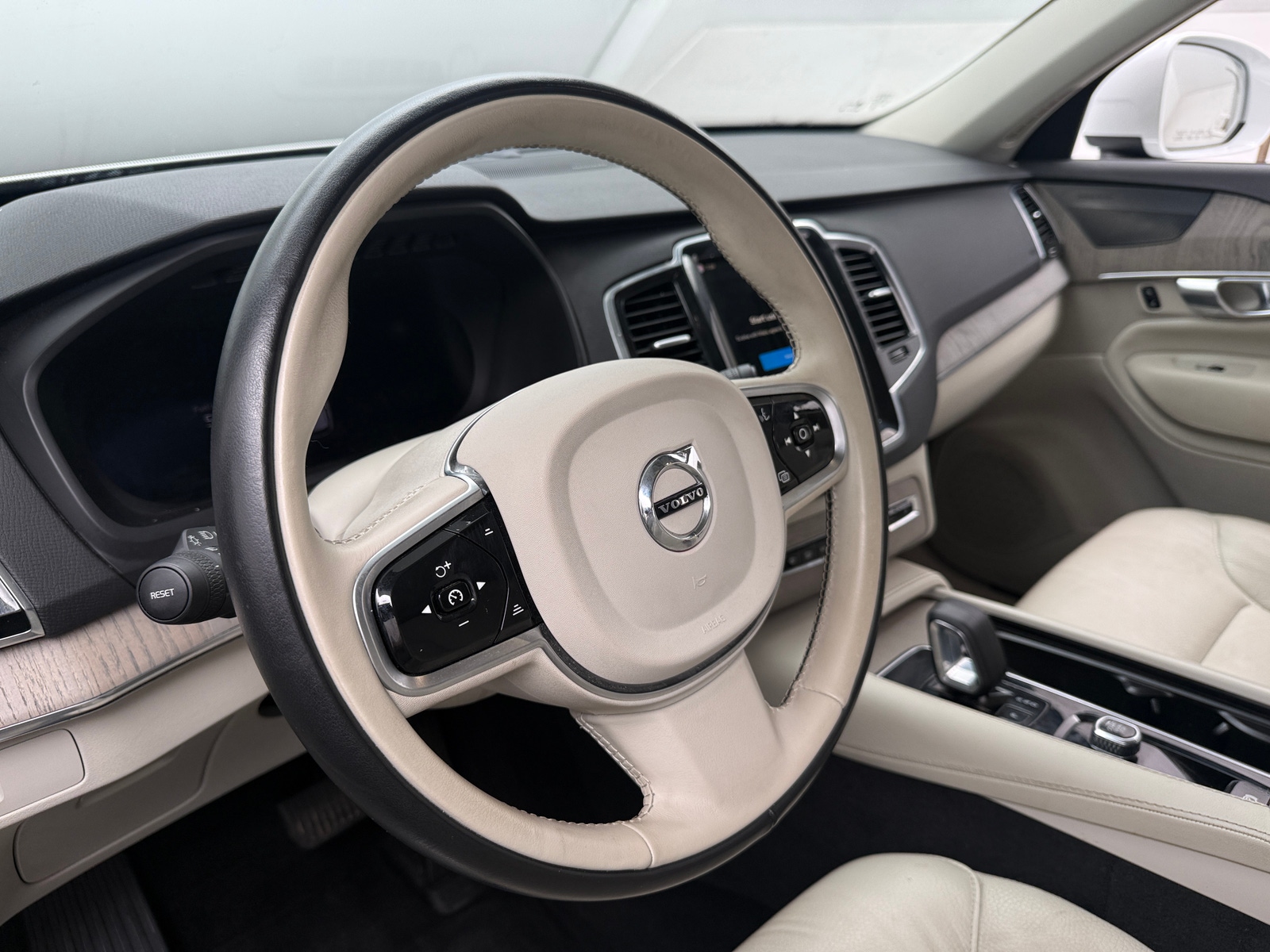 Thumbnail: 2025 Volvo XC90 - 4