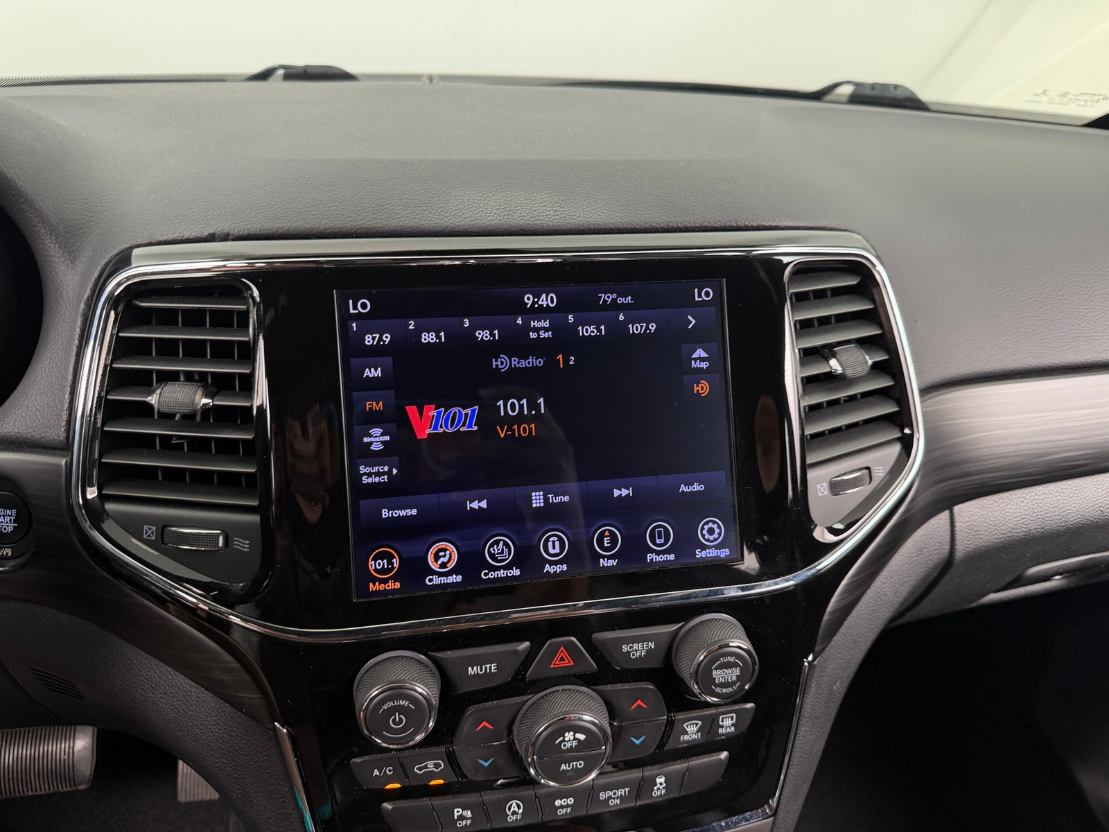 Thumbnail: 2020 Jeep Grand Cherokee - 3