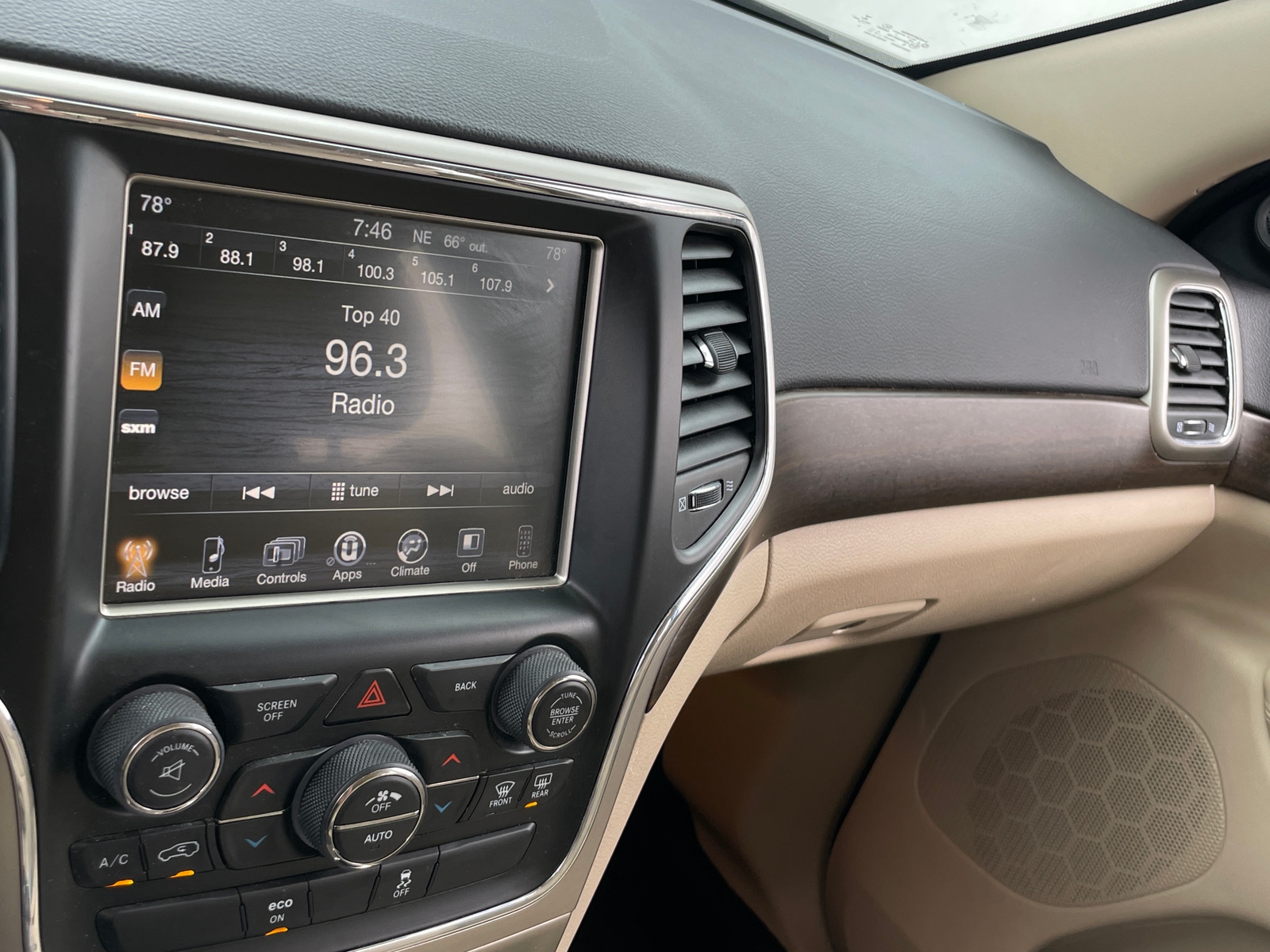 Thumbnail: 2015 Jeep Grand Cherokee - 4
