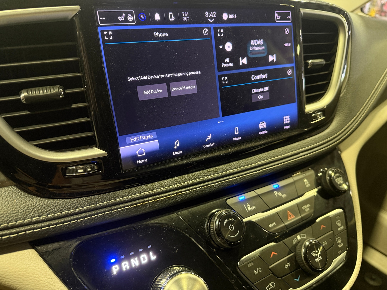 Thumbnail: 2023 Chrysler Pacifica - 3