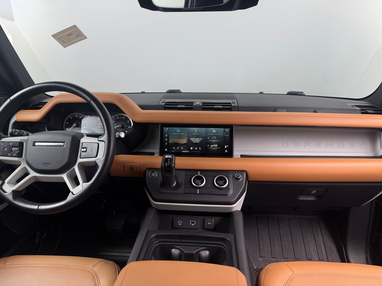 Thumbnail: 2023 Land Rover Defender - 3