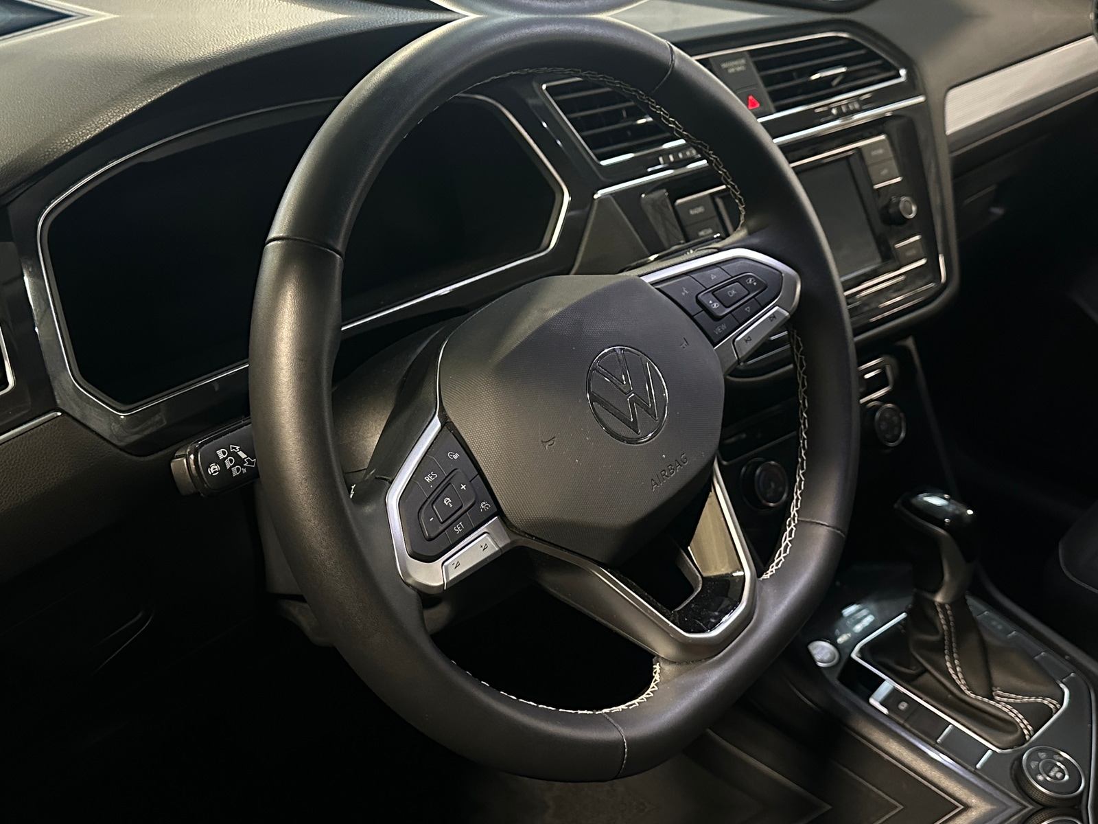 Thumbnail: 2023 Volkswagen Tiguan - 5