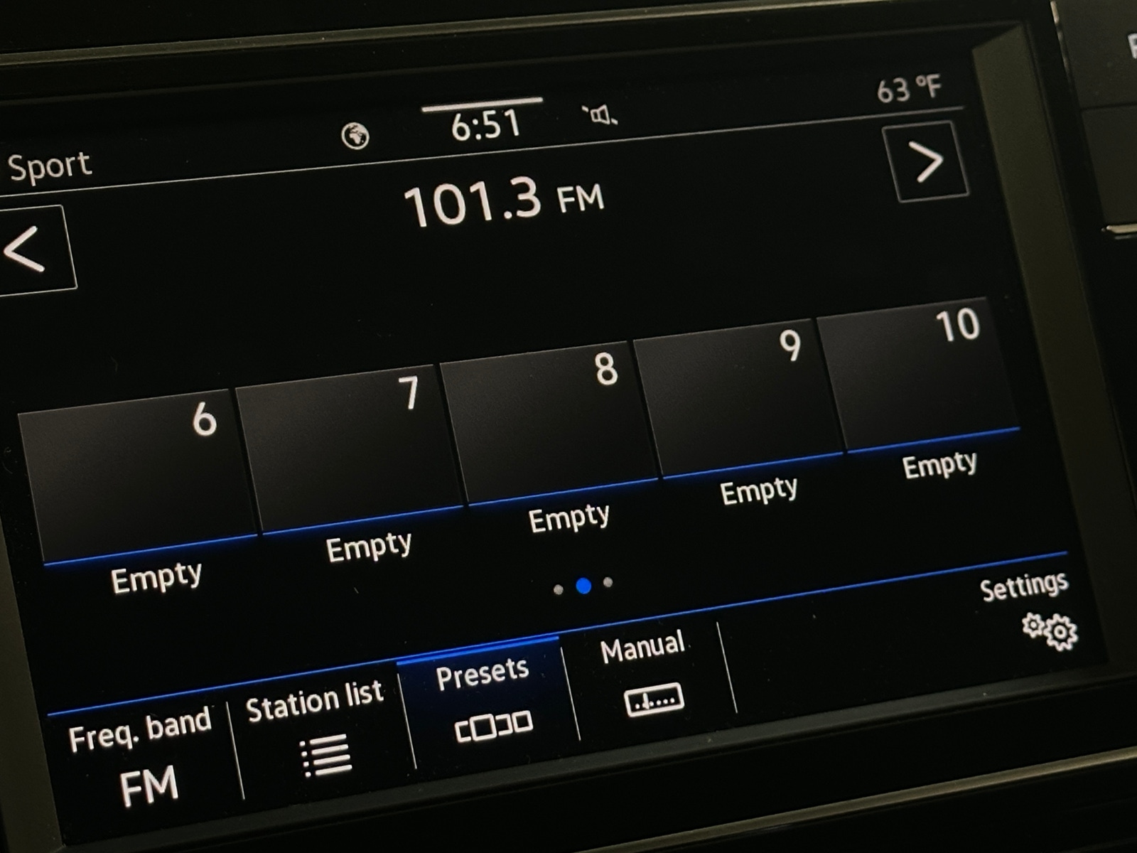 Thumbnail: 2023 Volkswagen Tiguan - 4