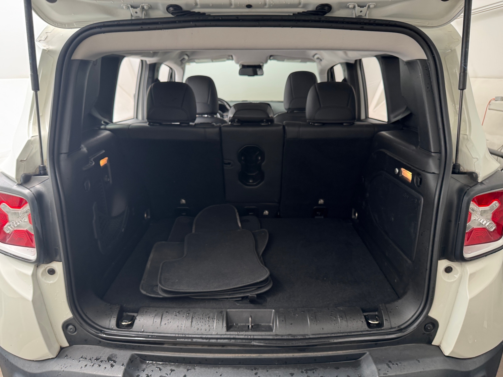 Thumbnail: 2016 Jeep Renegade - 6