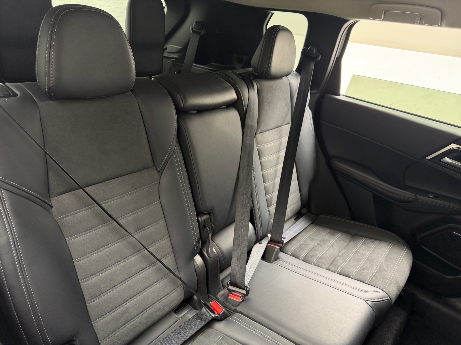 Thumbnail: 2025 Mitsubishi Outlander - 5