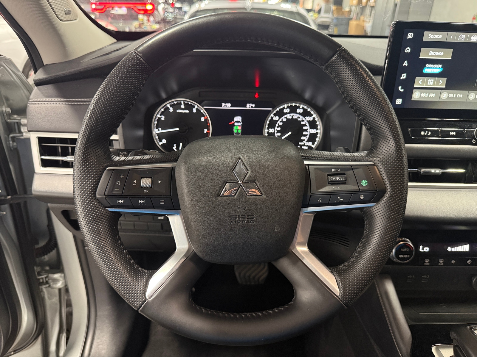 Thumbnail: 2025 Mitsubishi Outlander - 4