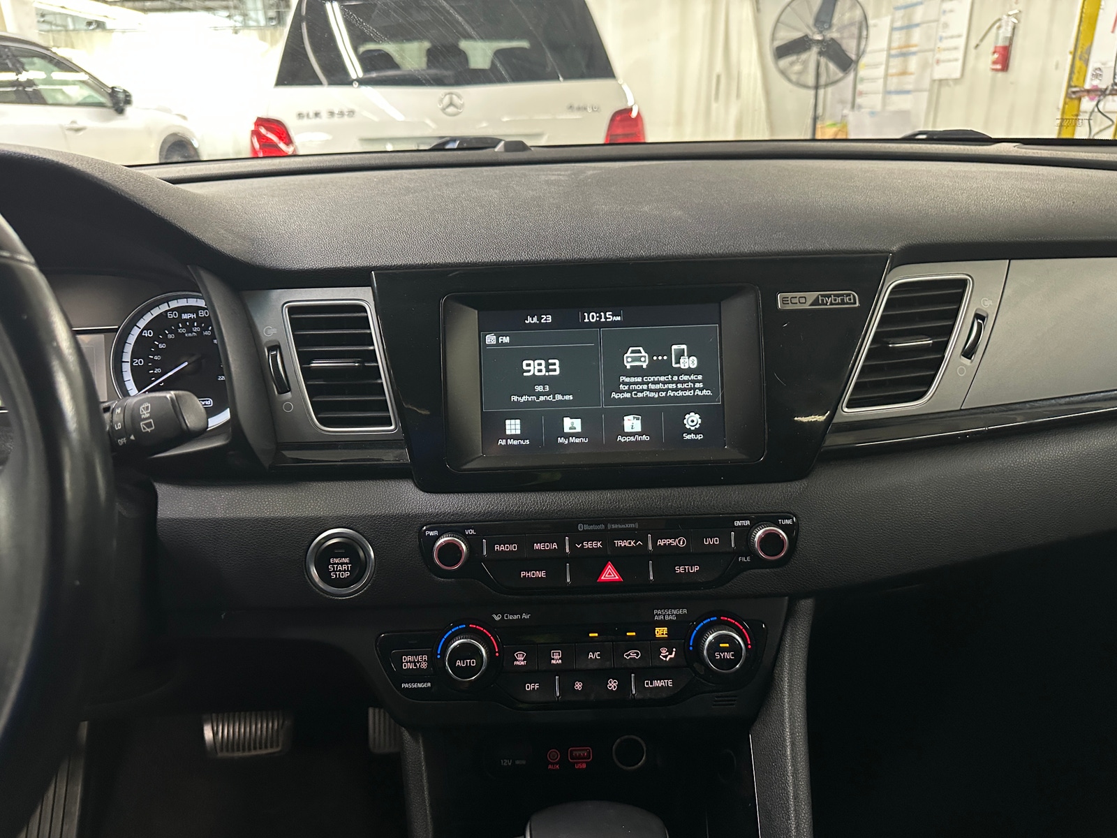 Thumbnail: 2017 Kia Niro - 4