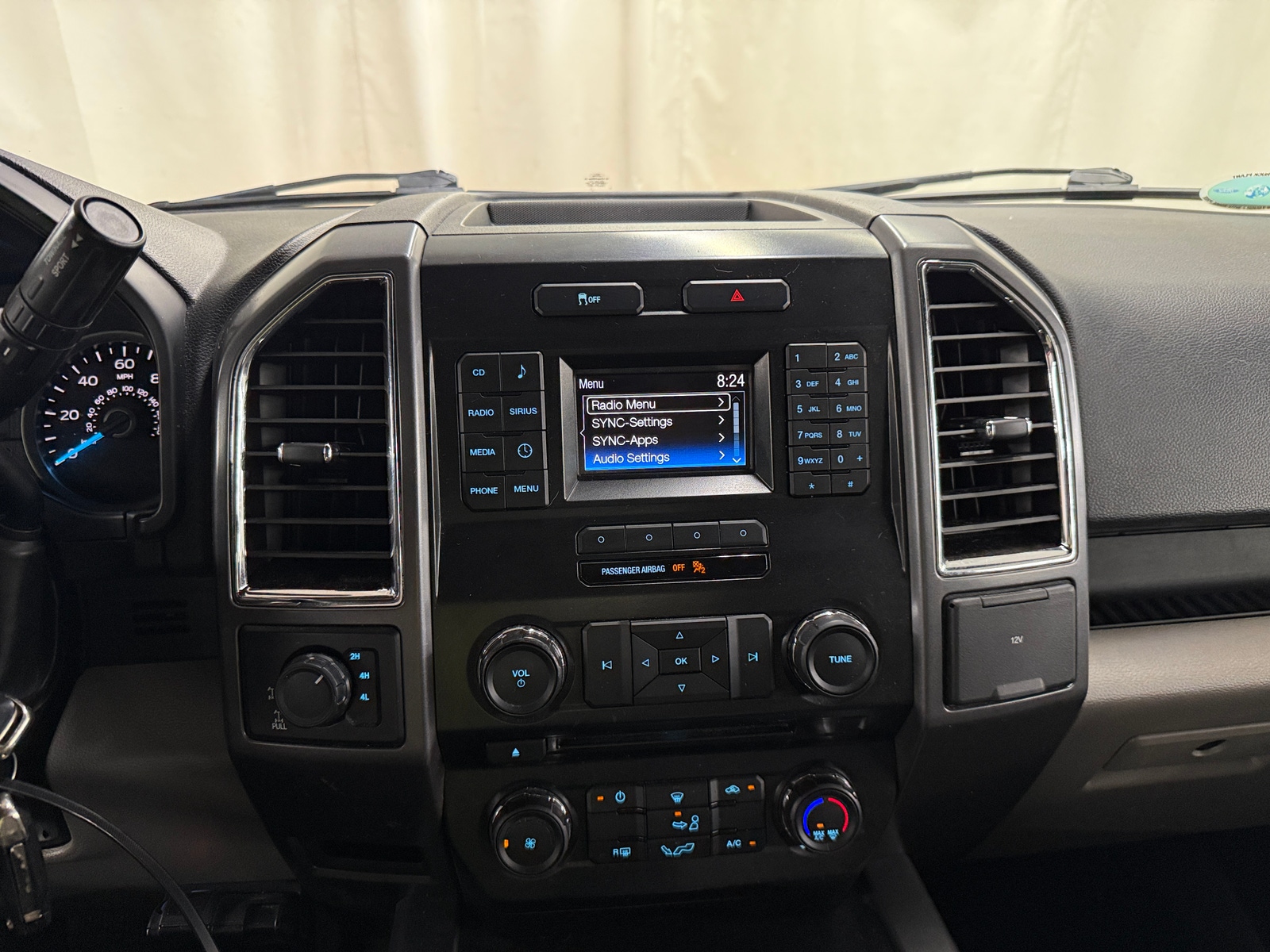 Thumbnail: 2015 Ford Econoline - 4