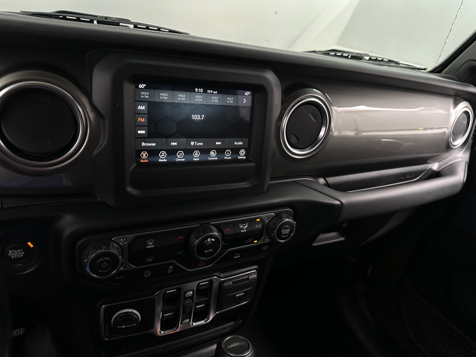 Thumbnail: 2021 Jeep Gladiator - 4