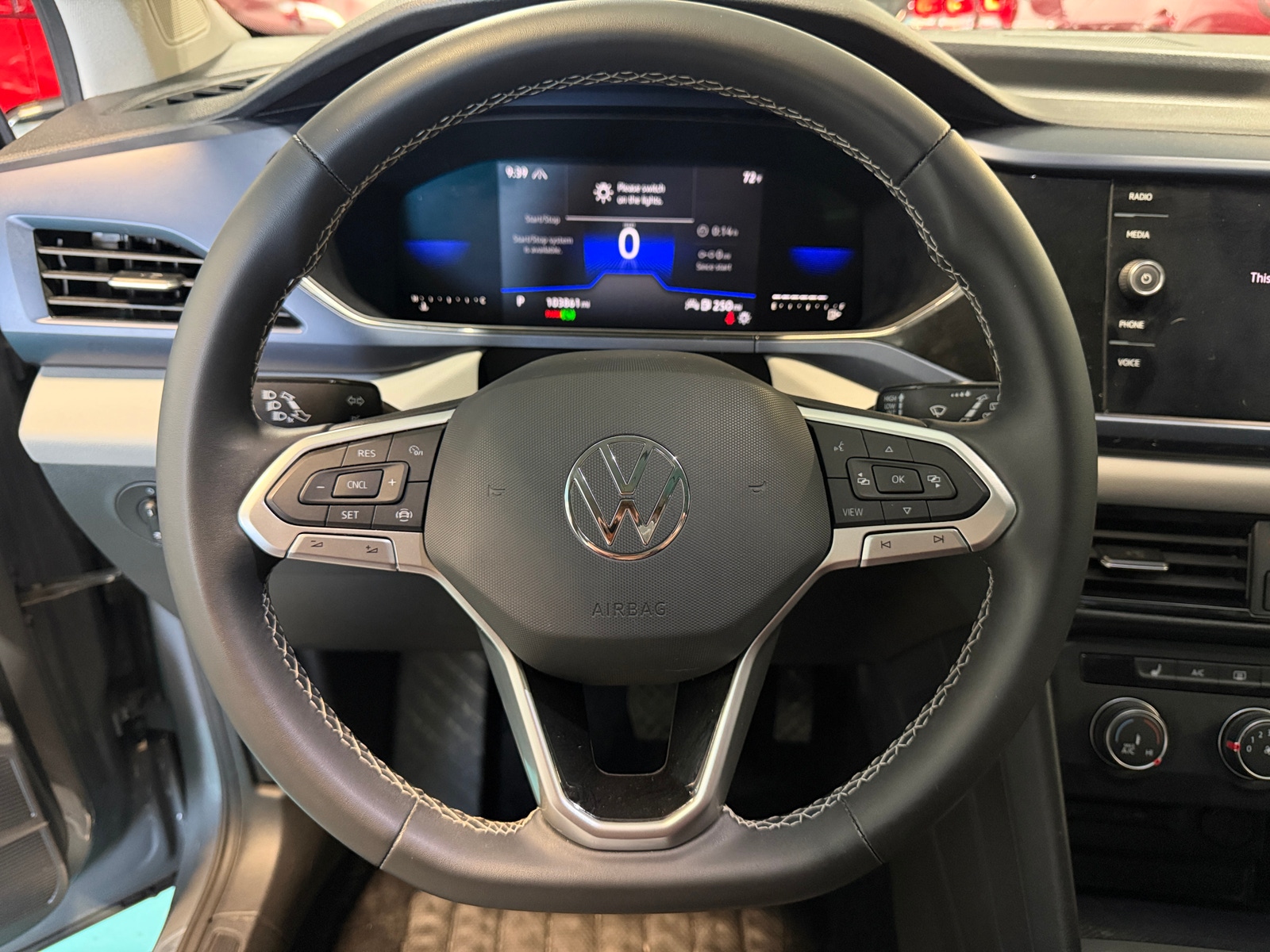 Thumbnail: 2022 Volkswagen Taos - 4