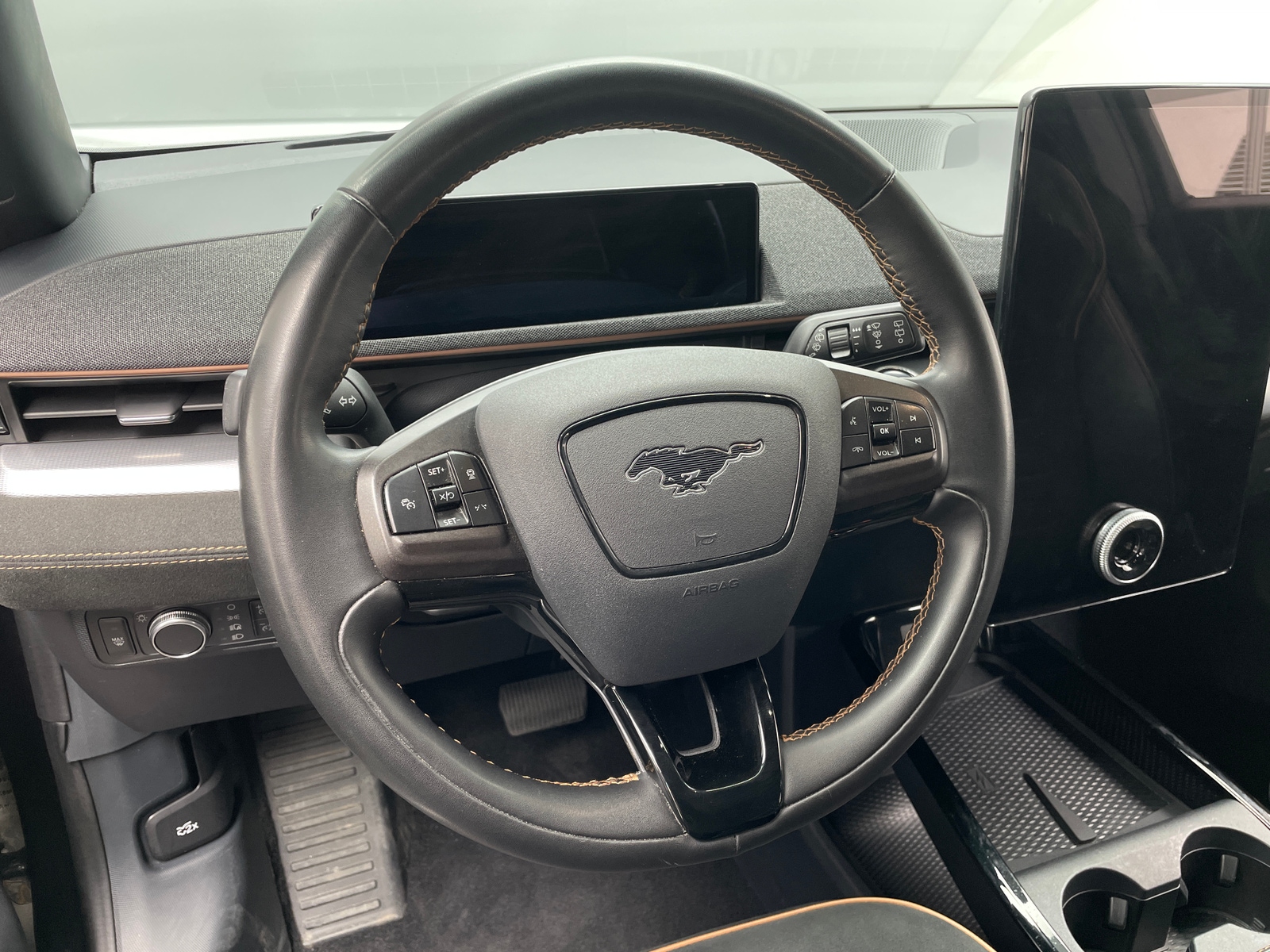 Thumbnail: 2022 Ford Mustang Mach-E - 4