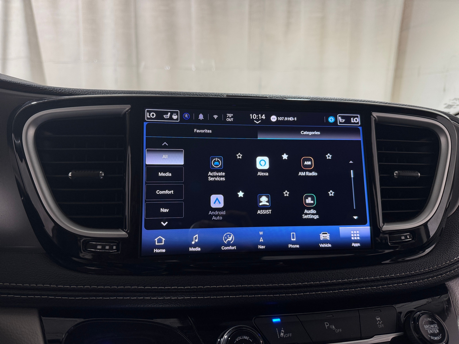Thumbnail: 2024 Chrysler Pacifica - 3