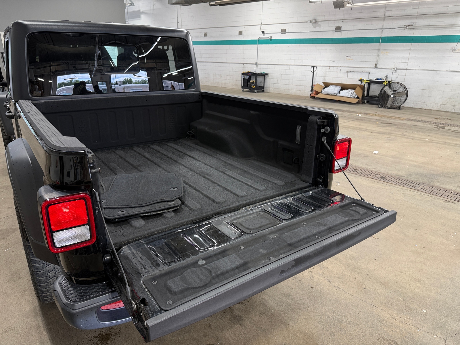 Thumbnail: 2020 Jeep Gladiator - 7